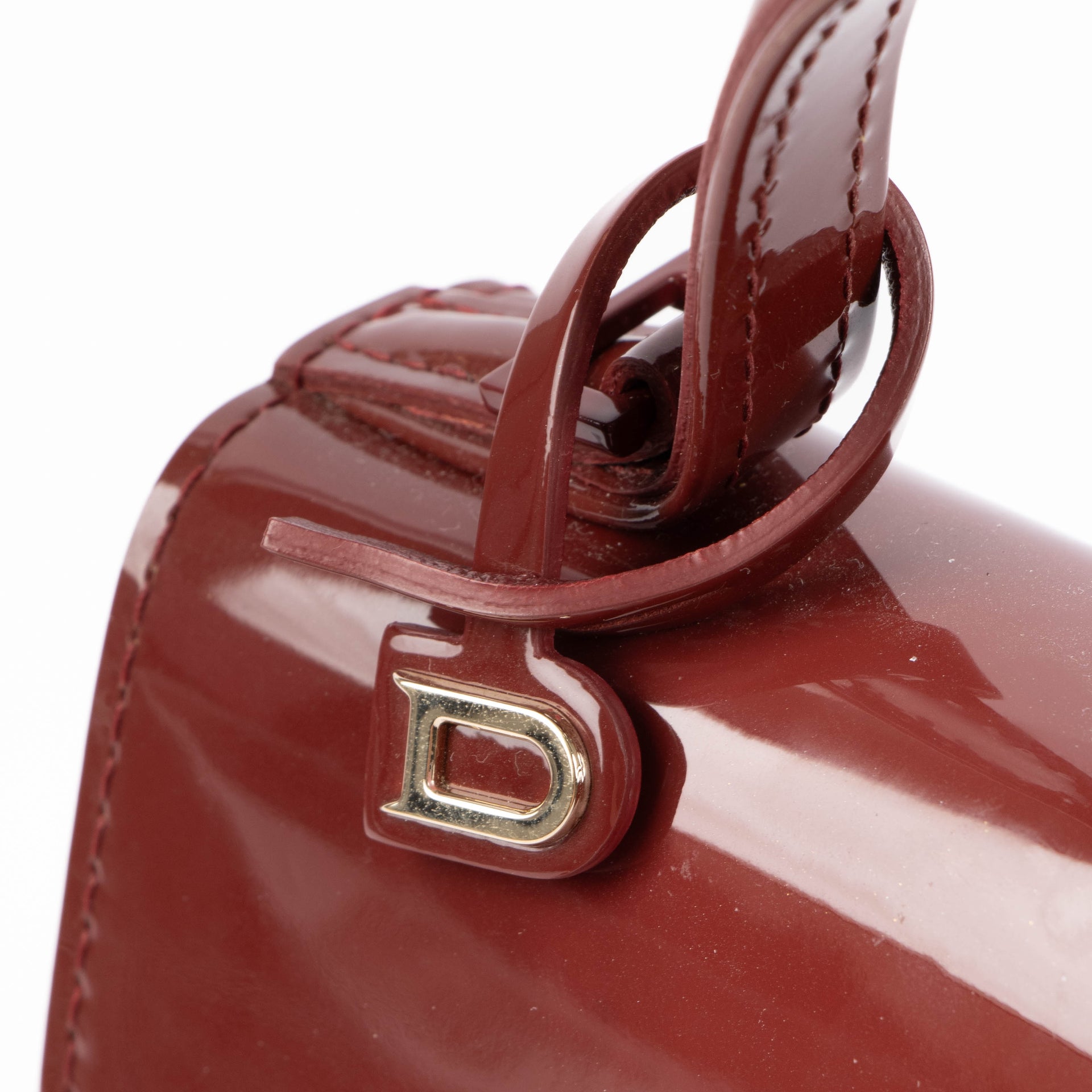 Shop the authentic Delvaux Rouge de Pourpre Vernis Tempête Micro Bag second hand on Labellov.com