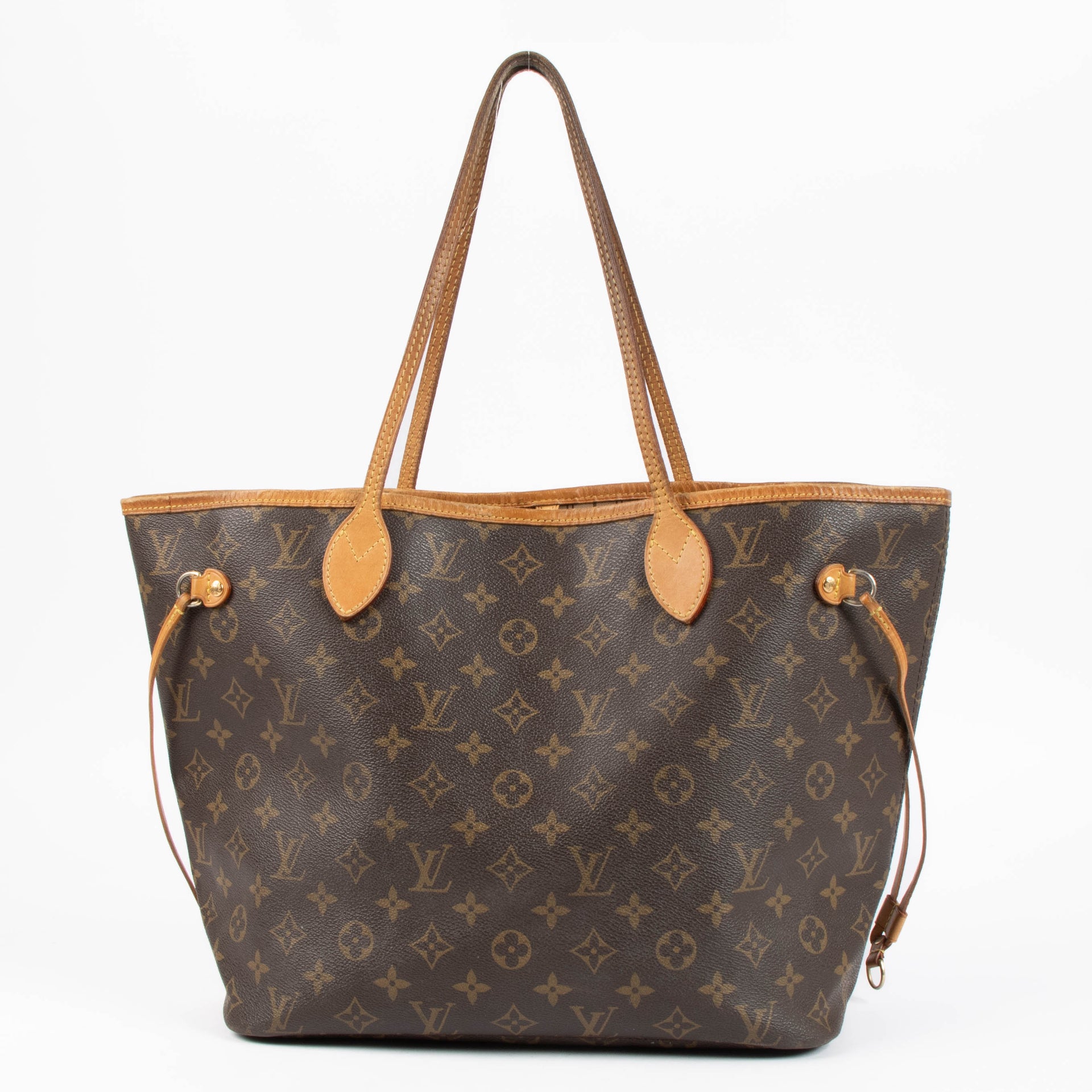 shop this authentic Louis Vuitton Monogram Neverfull MM pre-loved on Labellov.com 