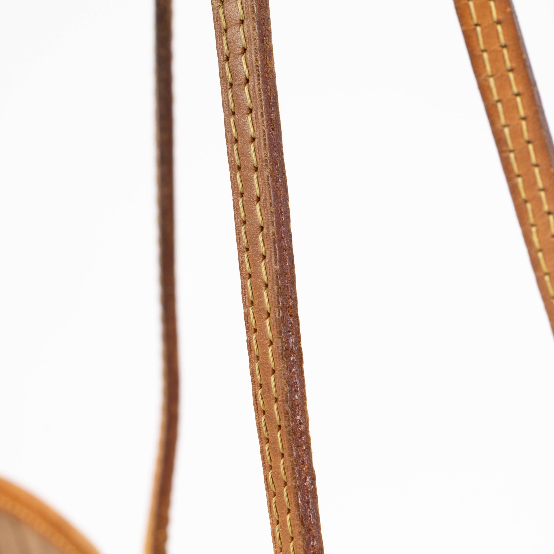 shop this authentic Louis Vuitton Monogram Neverfull MM pre-loved on Labellov.com 