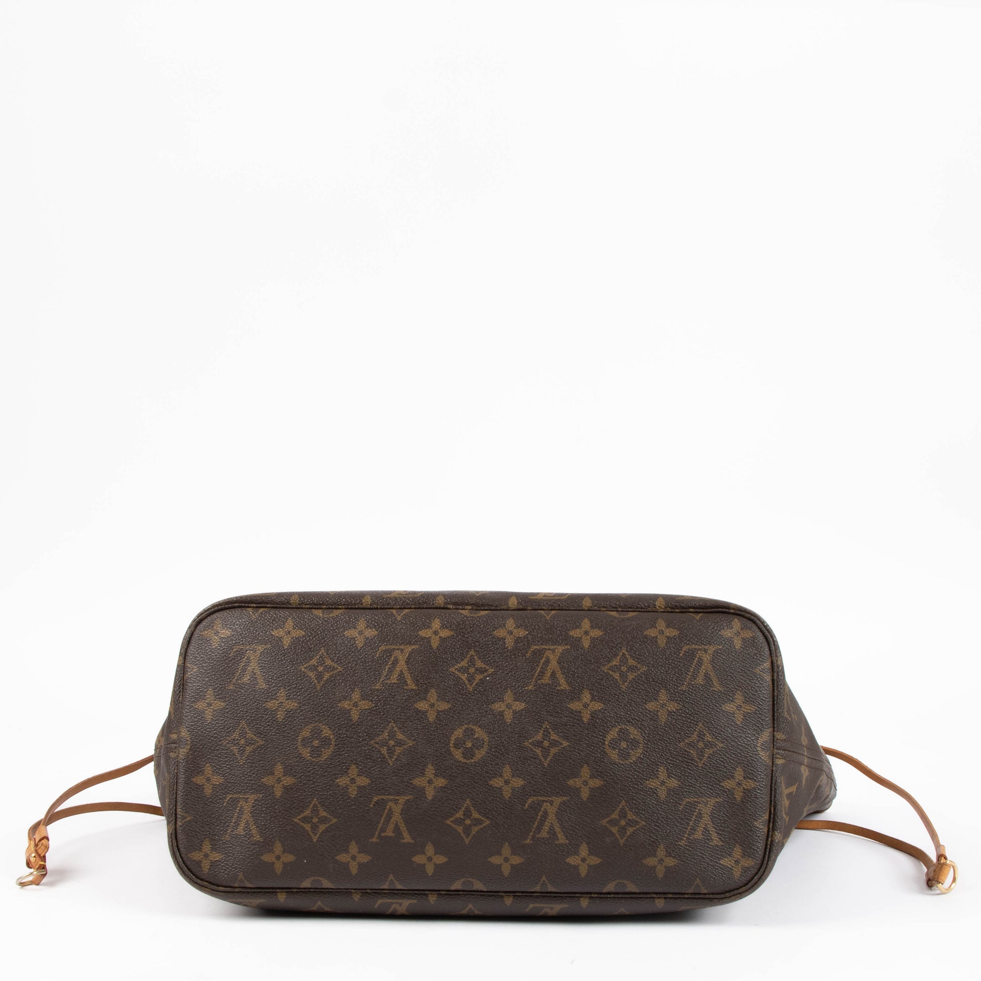shop this authentic Louis Vuitton Monogram Neverfull MM pre-loved on Labellov.com 
