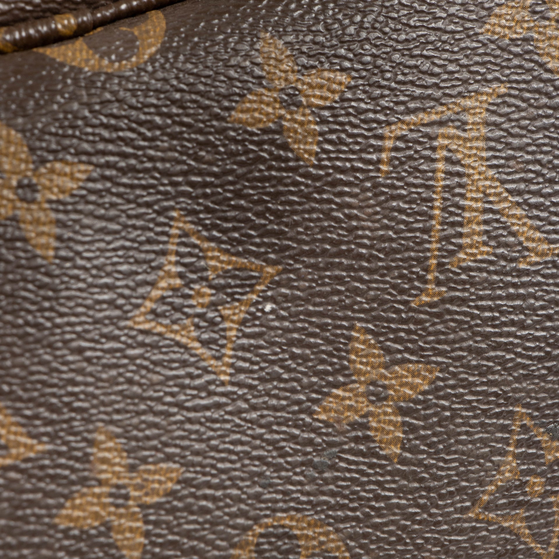 shop this authentic Louis Vuitton Monogram Neverfull MM pre-loved on Labellov.com 