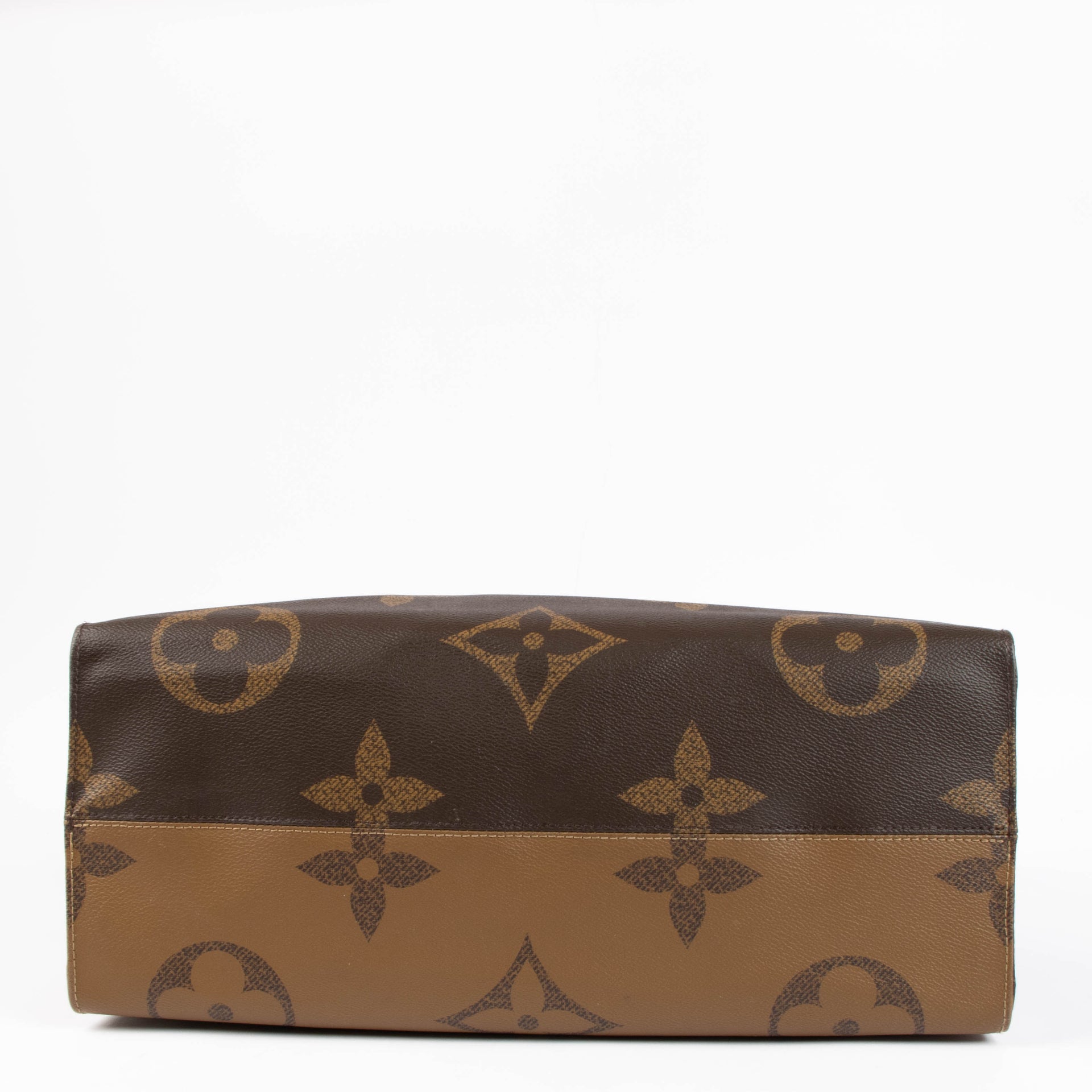 Shop this authentic Louis Vuitton Monogram Onthego GM pre-loved on Labellov.com 
