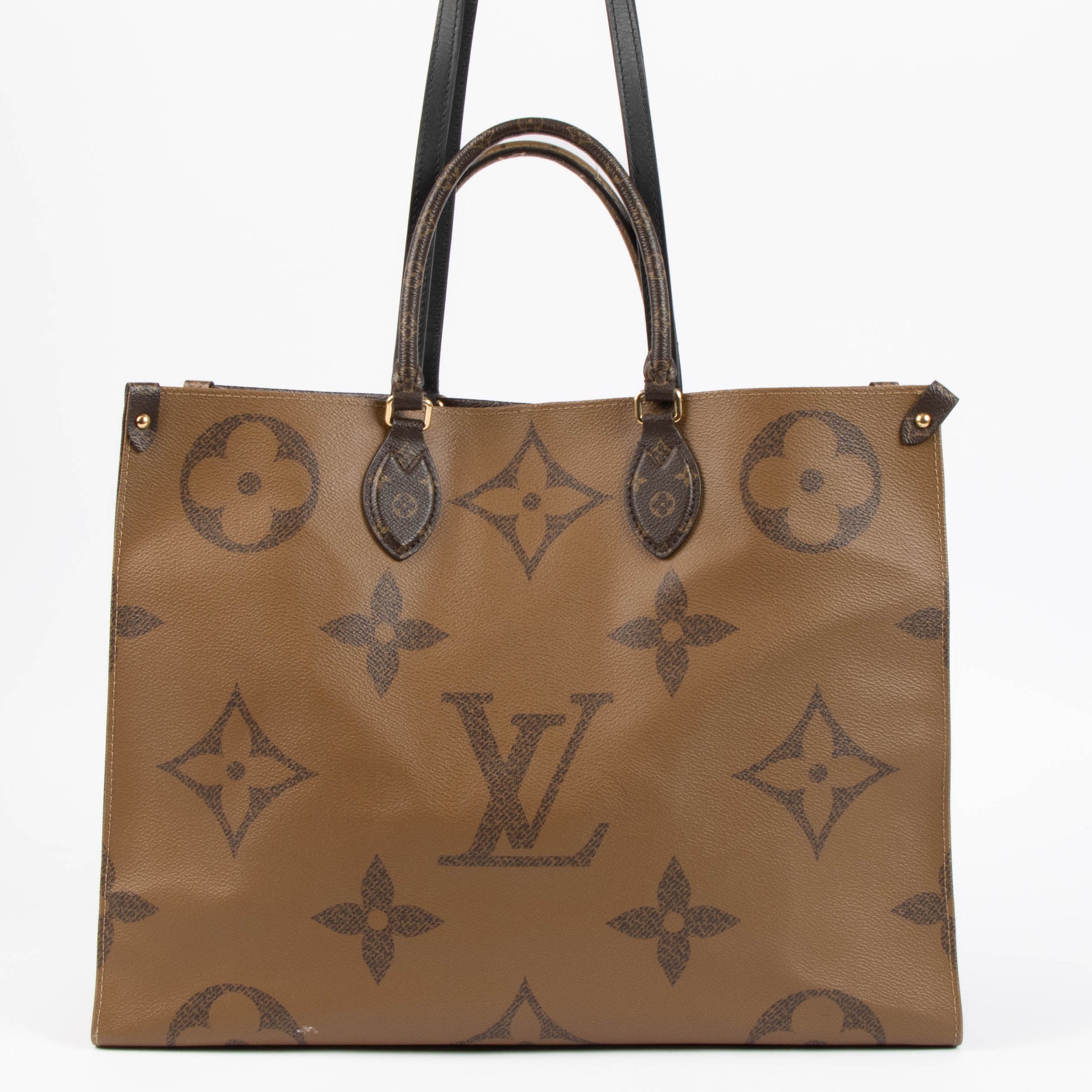 Shop this authentic Louis Vuitton Monogram Onthego GM pre-loved on Labellov.com 