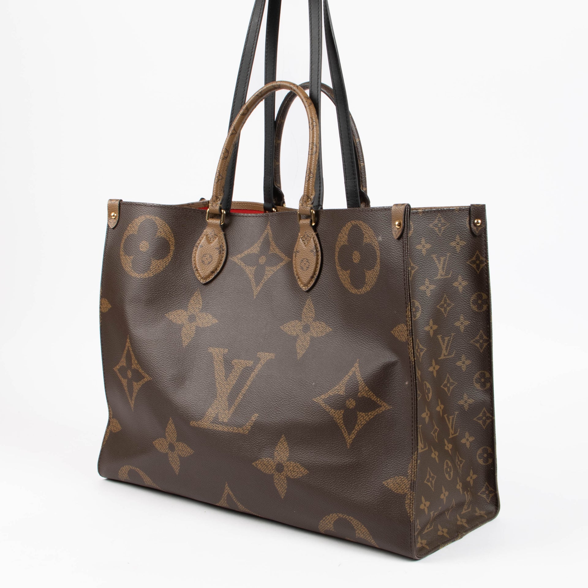 Shop this authentic Louis Vuitton Monogram Onthego GM pre-loved on Labellov.com 