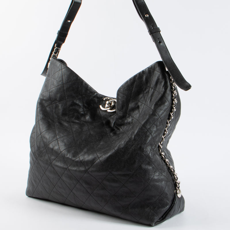 Shop the 100% authentic Chanel Black Calfskin Hobo Bag second hand on Labellov.com!