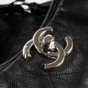 Shop the 100% authentic Chanel Black Calfskin Hobo Bag second hand on Labellov.com!