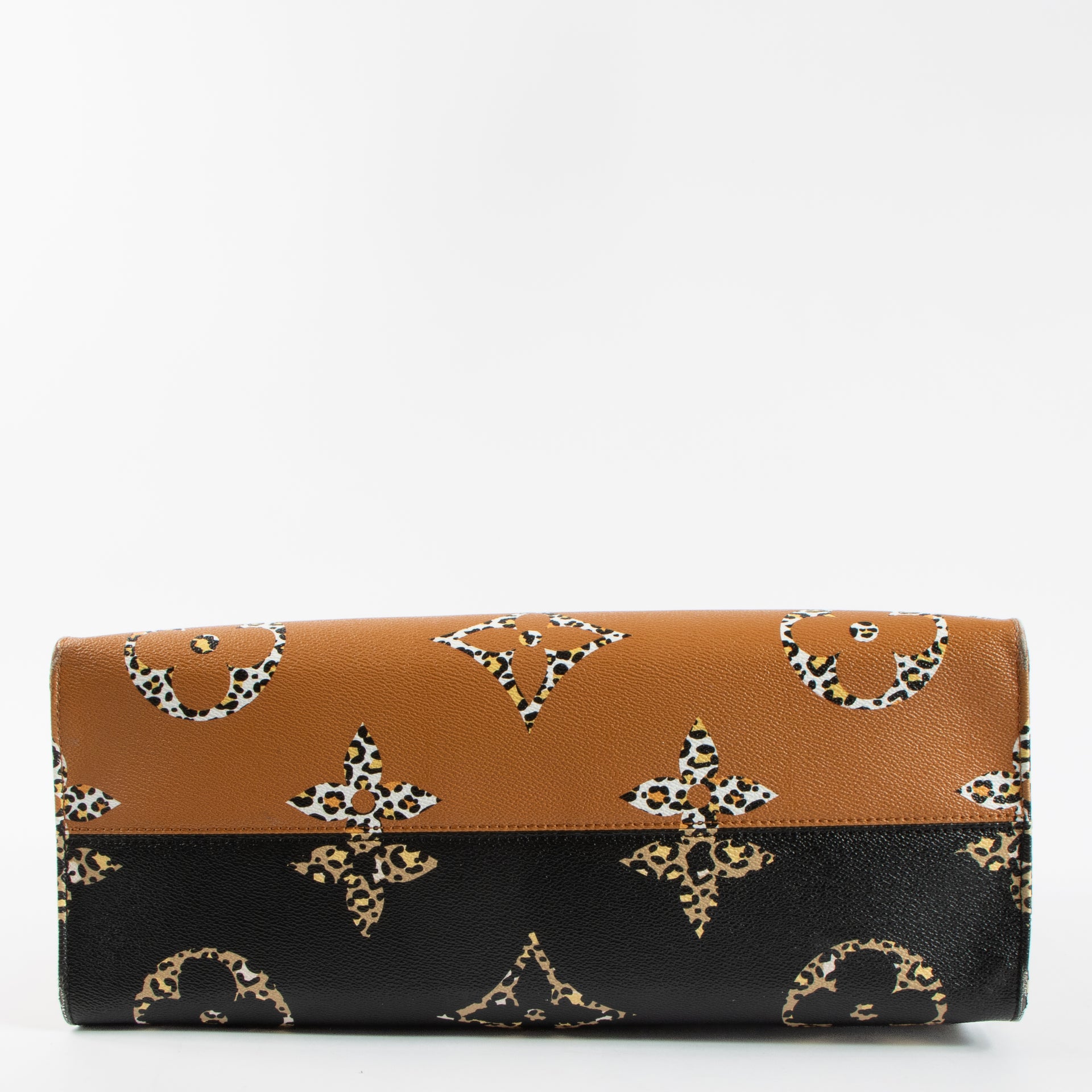 Shop the 100% authentic Louis Vuitton Monogram Jungle Onthego GM Bag second hand on Labellov.com!