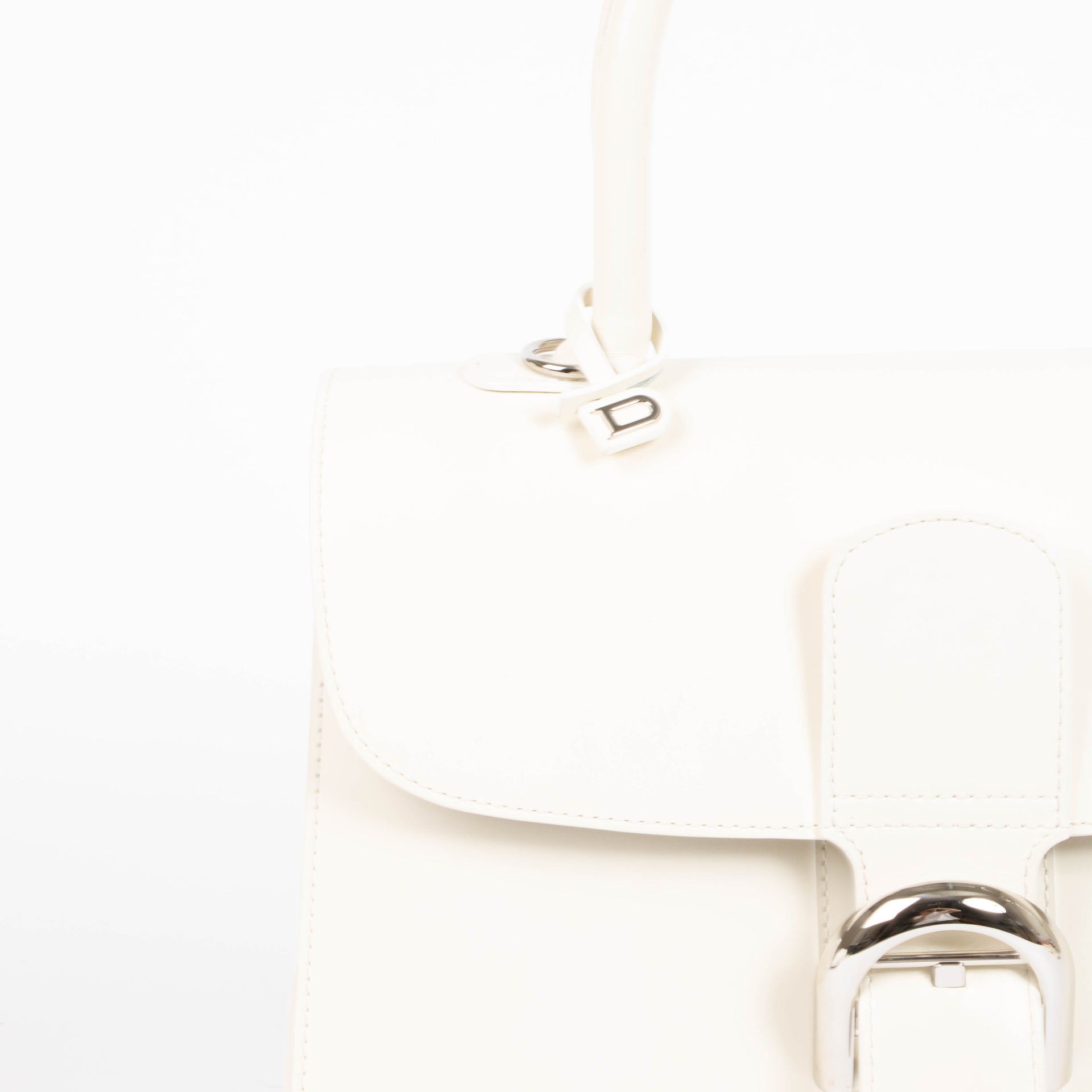 Shop this authentic delvaux white Brillant Magic MM pre-loved on Labellov.com
