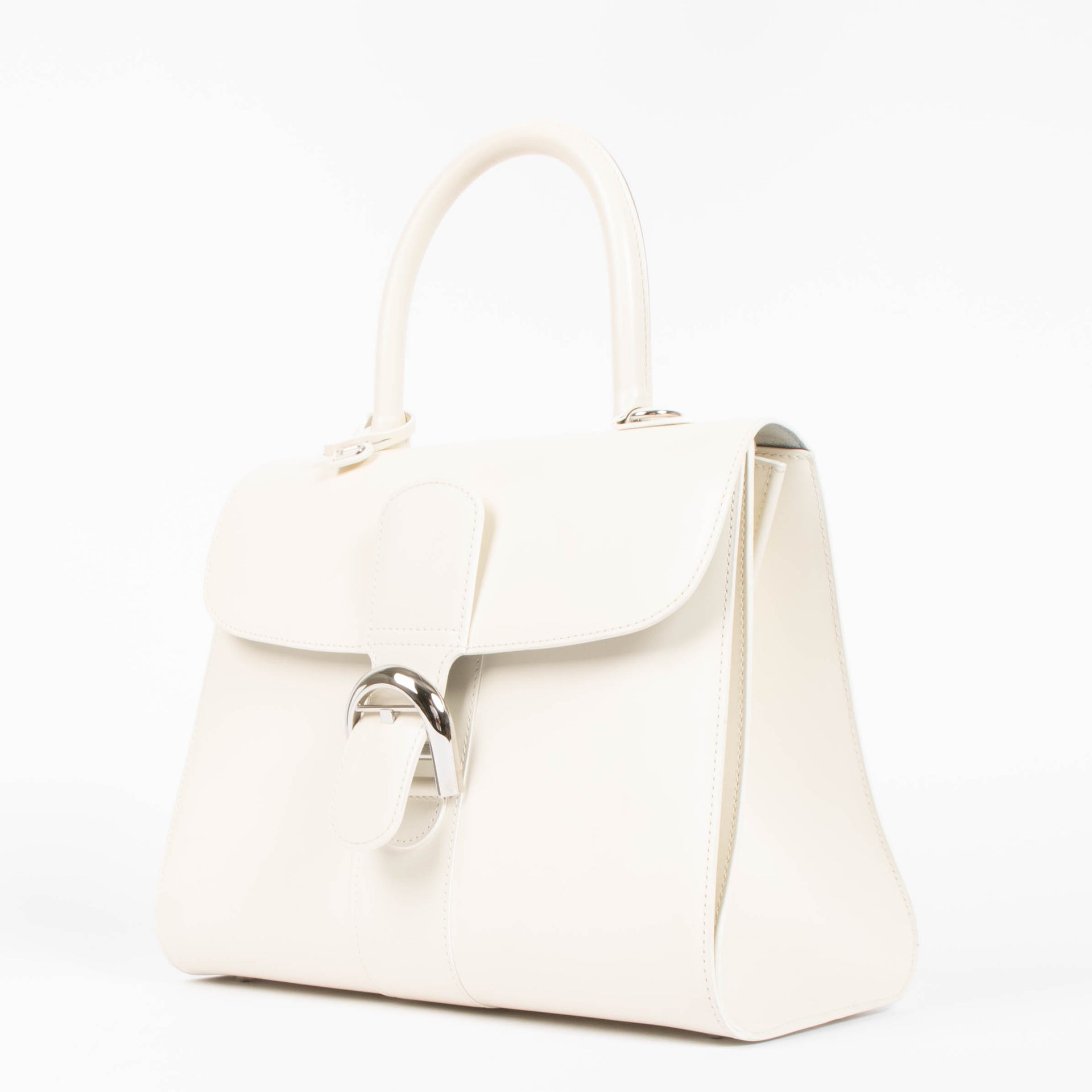 Shop this authentic delvaux white Brillant Magic MM pre-loved on Labellov.com