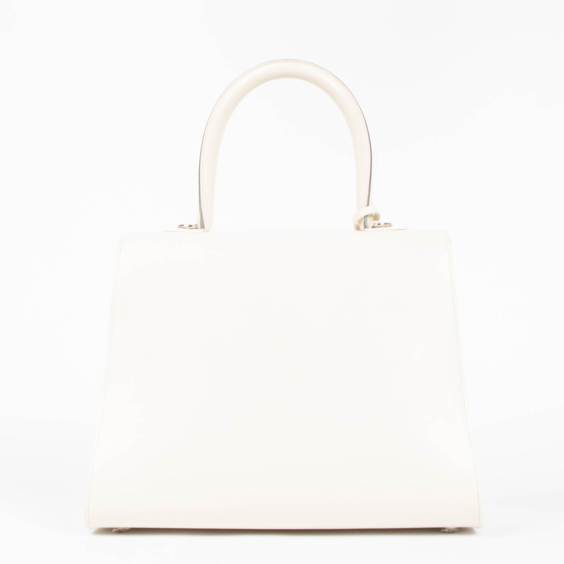Shop this authentic delvaux white Brillant Magic MM pre-loved on Labellov.com