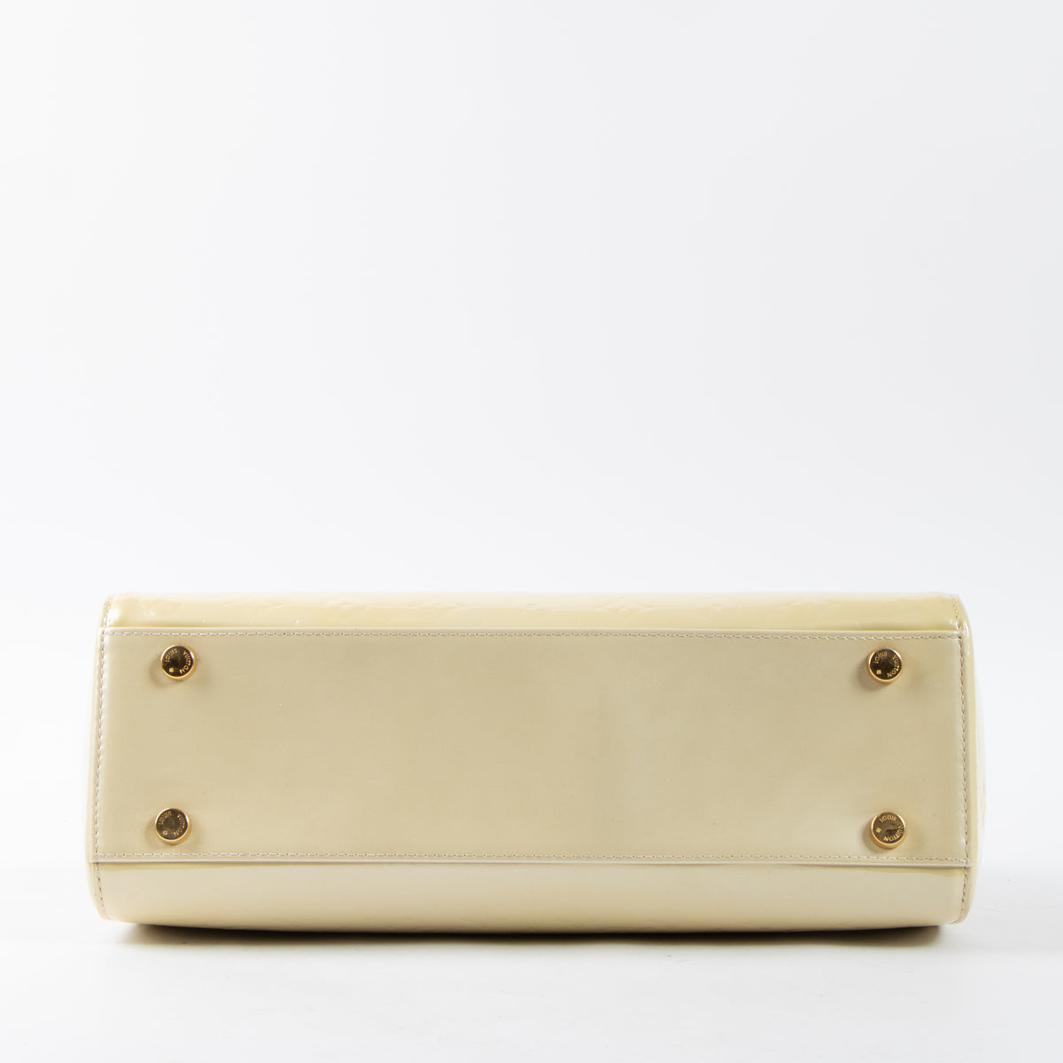 Shop this authentic Louis Vuitton Blanc Corail Monogram Vernis Brea GM Bag pre-loved on Labellov.com