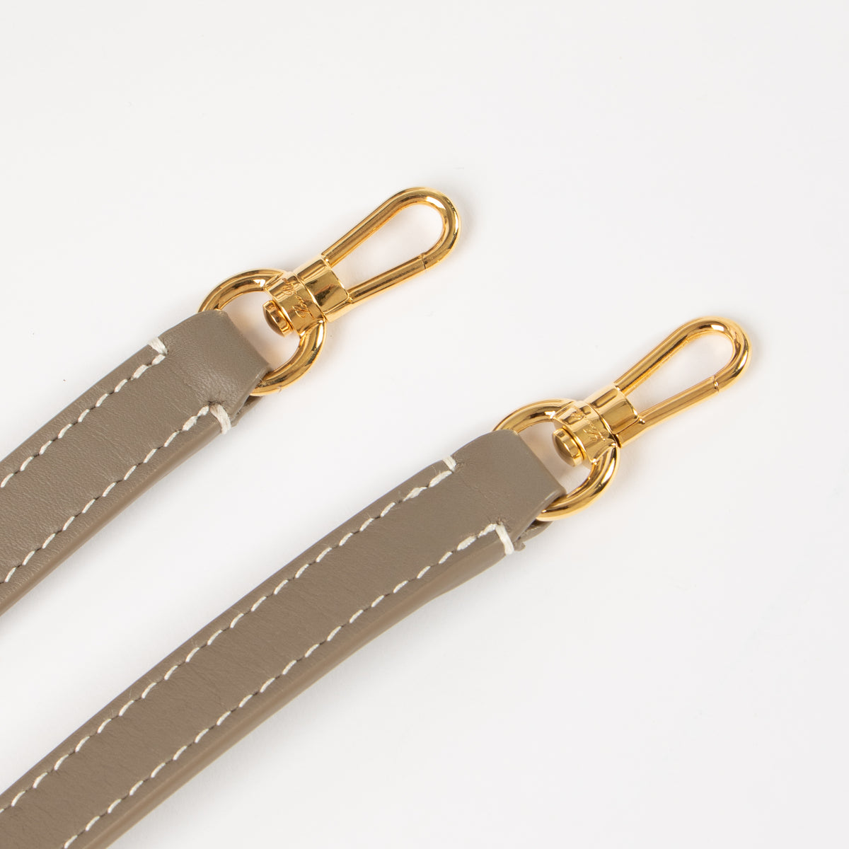 Shop this authentic Loro Piana Natural/Almond Tree Canvas Loom L25 Bag pre-loved on labellov.com