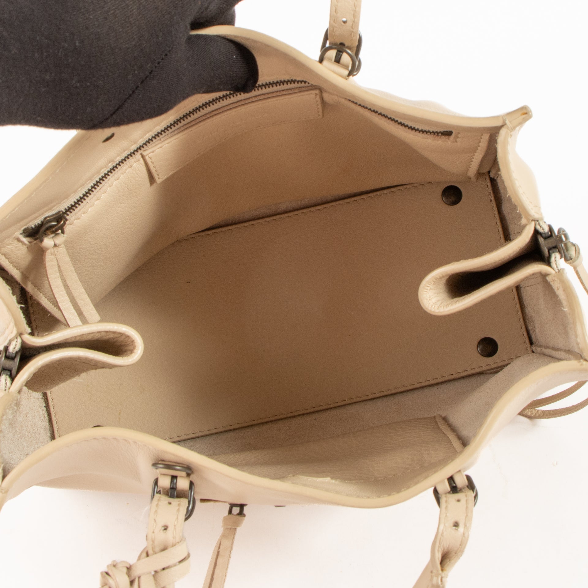Shop the authentic Balenciaga Beige Papier A6 Bag on Labellov.com !