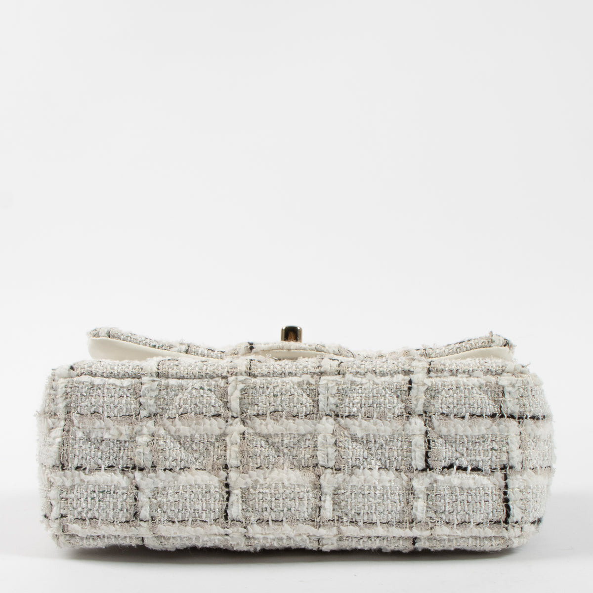 Shop the authentic Chanel Tweed Mini Classic Handbag second hand on Labellov.com!