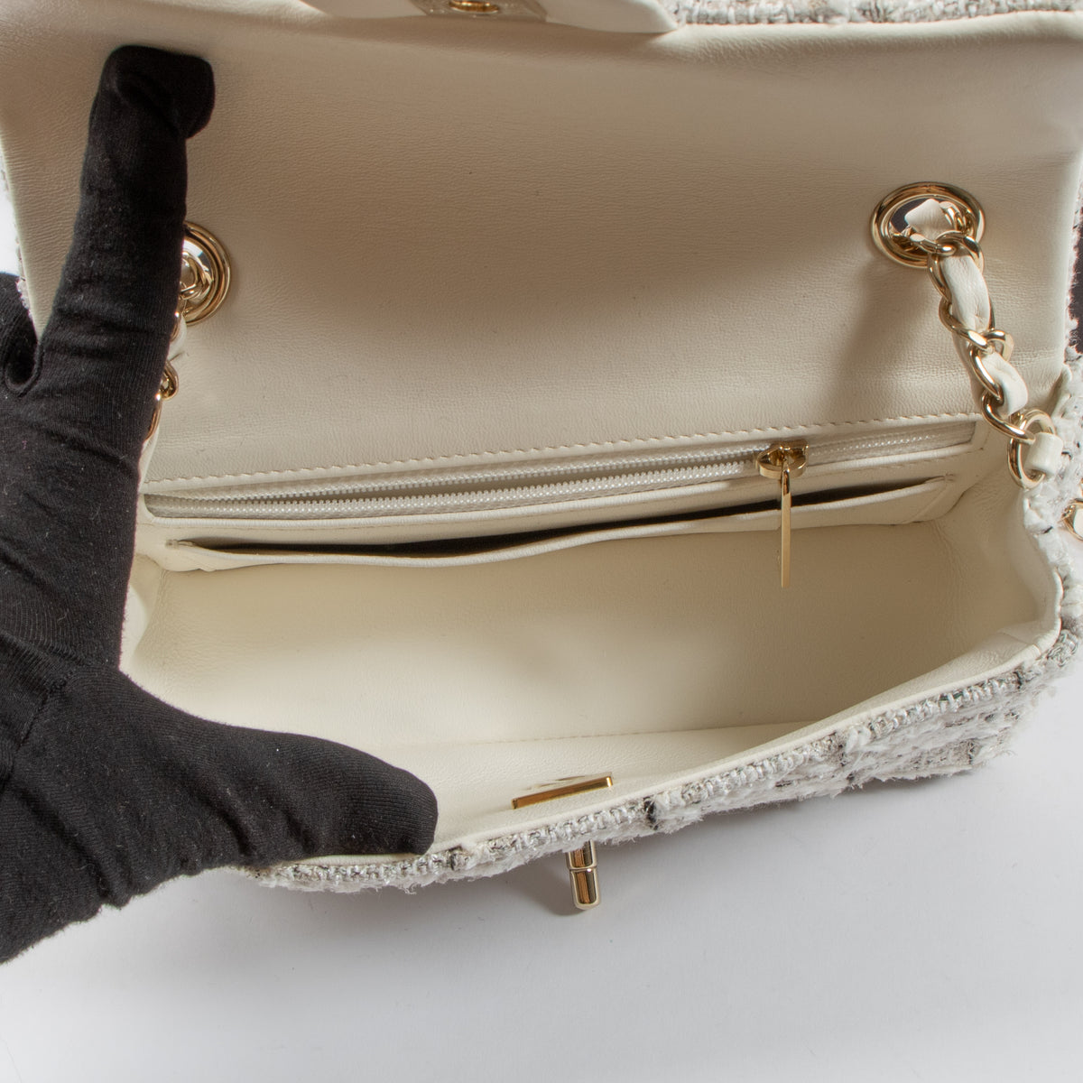 Shop the authentic Chanel Tweed Mini Classic Handbag second hand on Labellov.com!