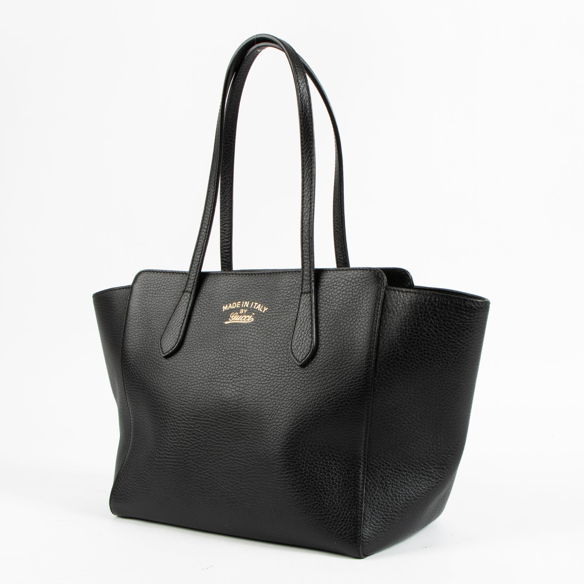 Shop the authentic Gucci Black Leather Medium Swing Bag on Labellov.com !