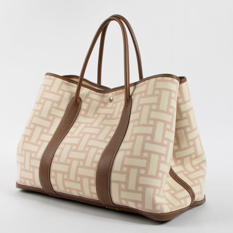 Shop the authentic Hermès Beige Toile Garden Party second hand on Labellov.com!