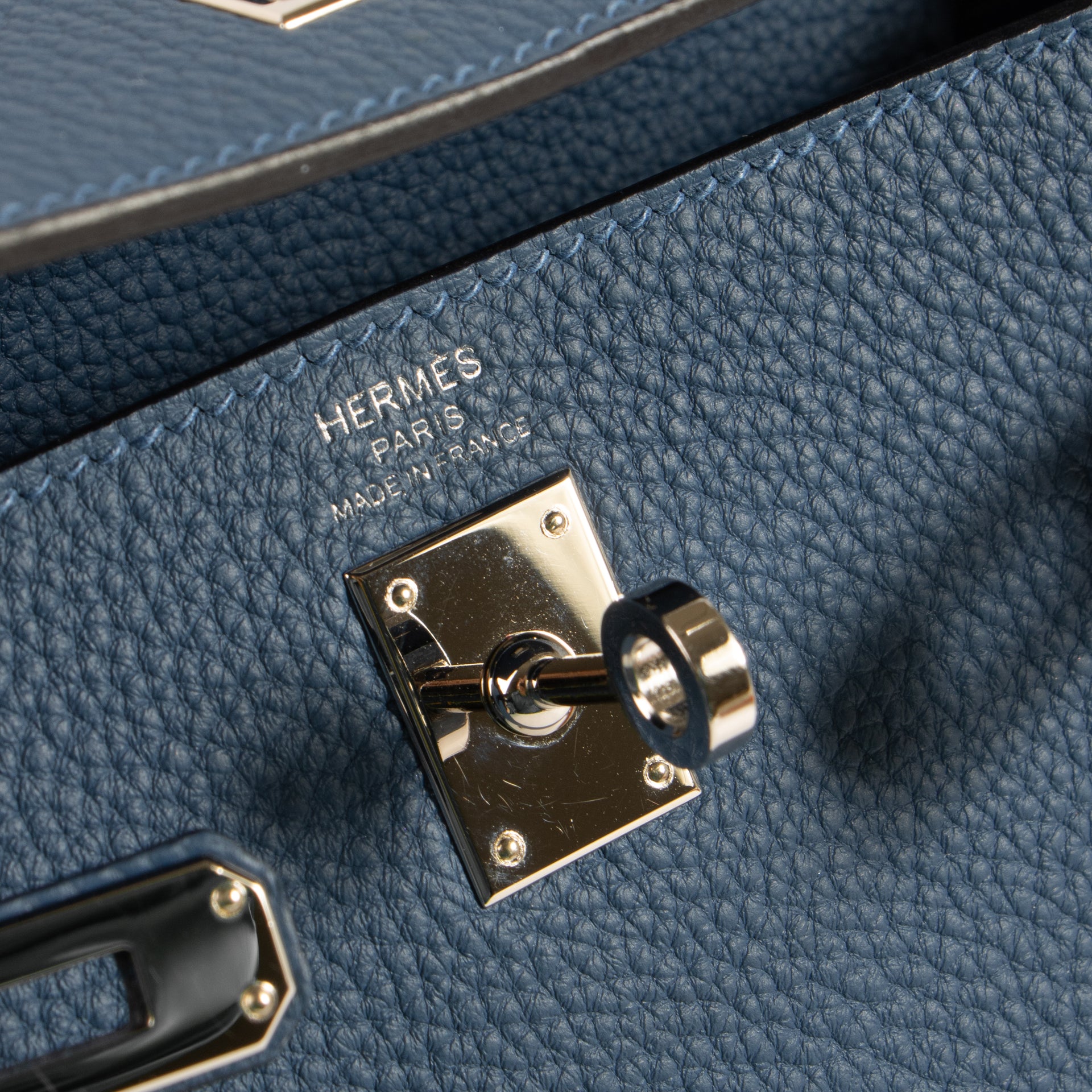 Hermès Kelly 25 Bleu Tie Togo PHW