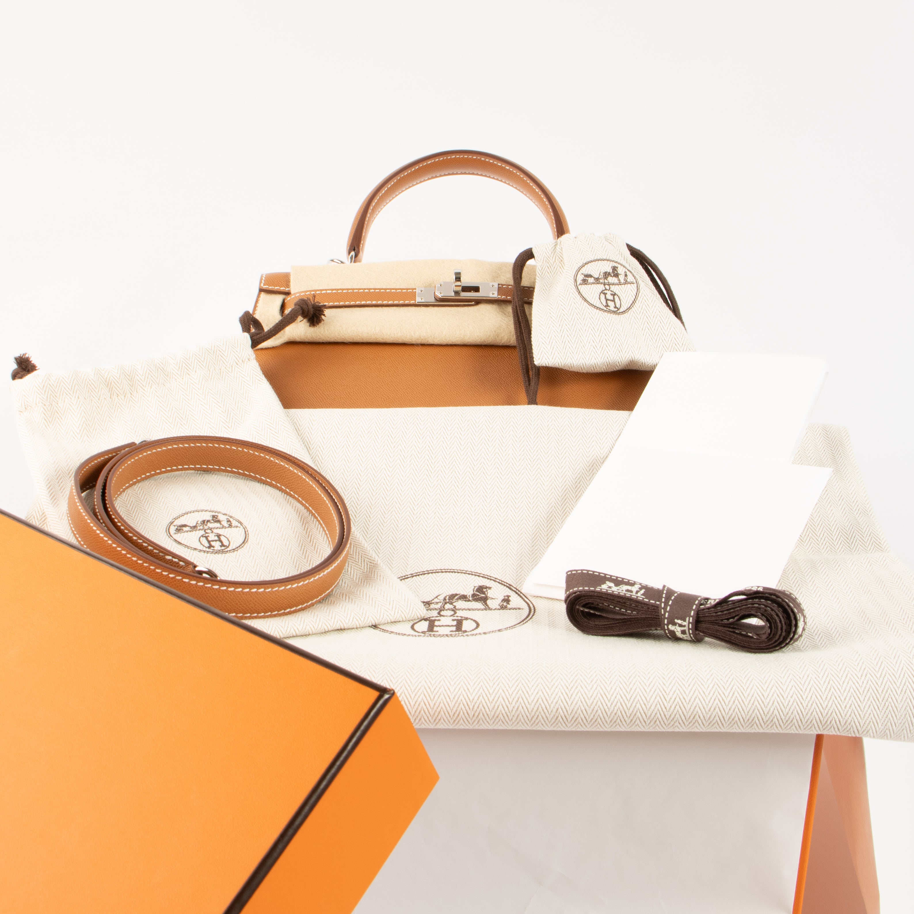 Hermès Kelly 25 Gold Madame PHW – Labellov