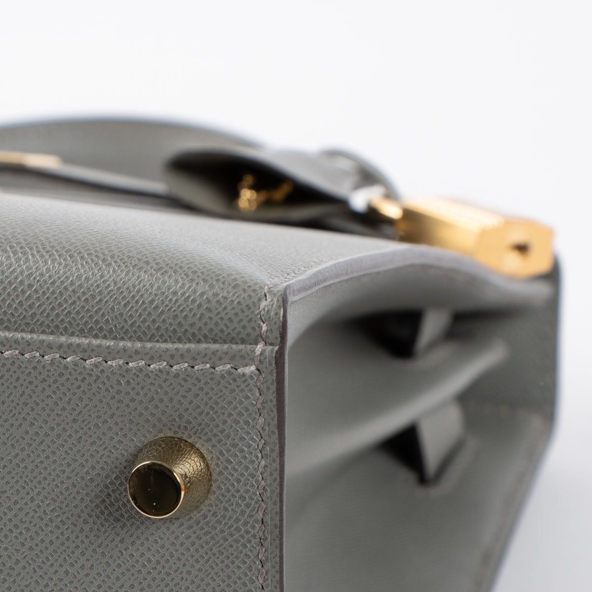Shop this authentic Hermes Kelly 28 Gris Meyer Madame GHW pre-loved on Labellov.com