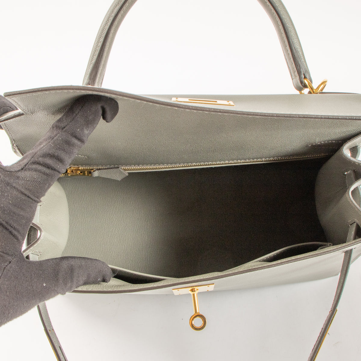 Shop this authentic Hermes Kelly 28 Gris Meyer Madame GHW pre-loved on Labellov.com