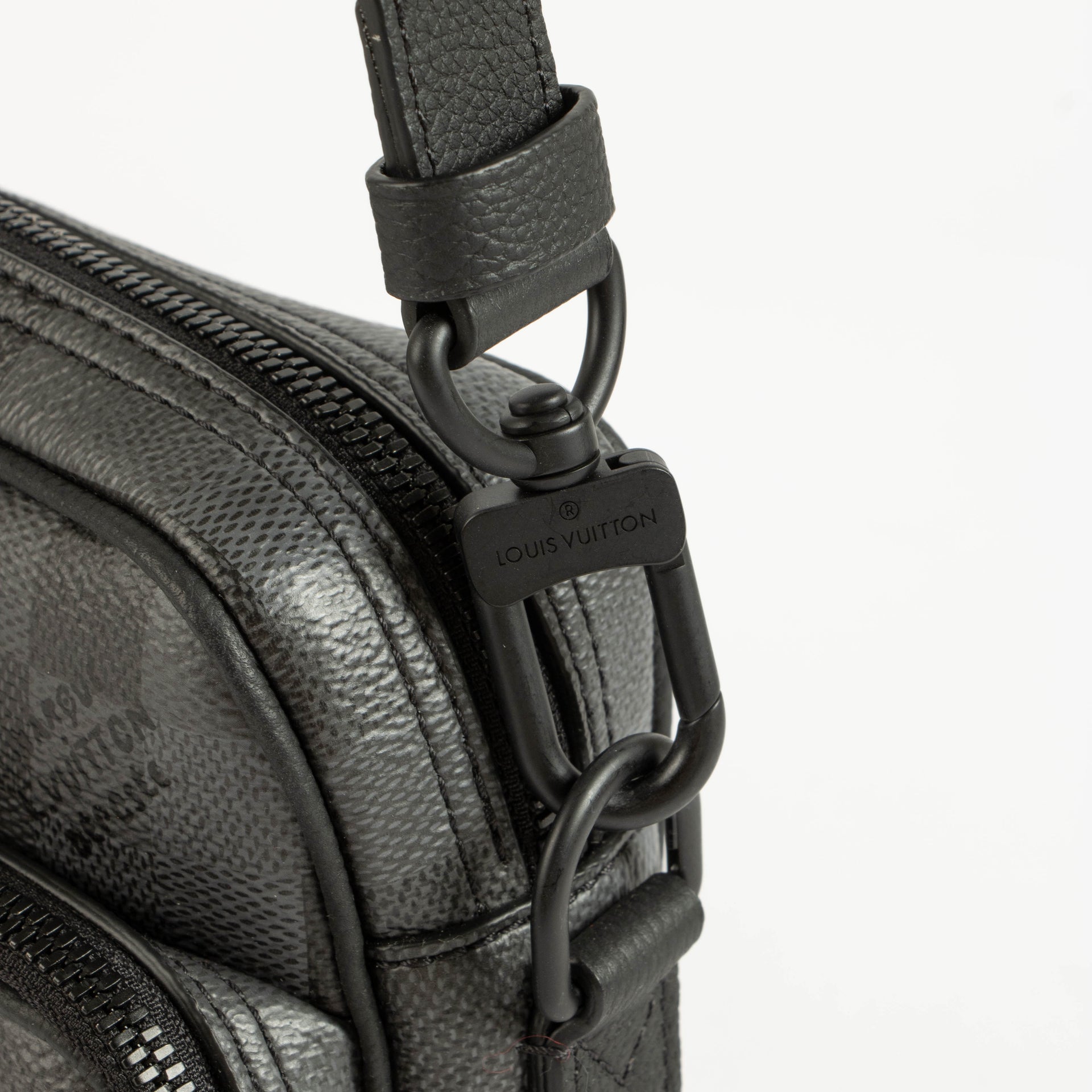 Louis Vuitton Black Damoflage Nil Messenger Bag