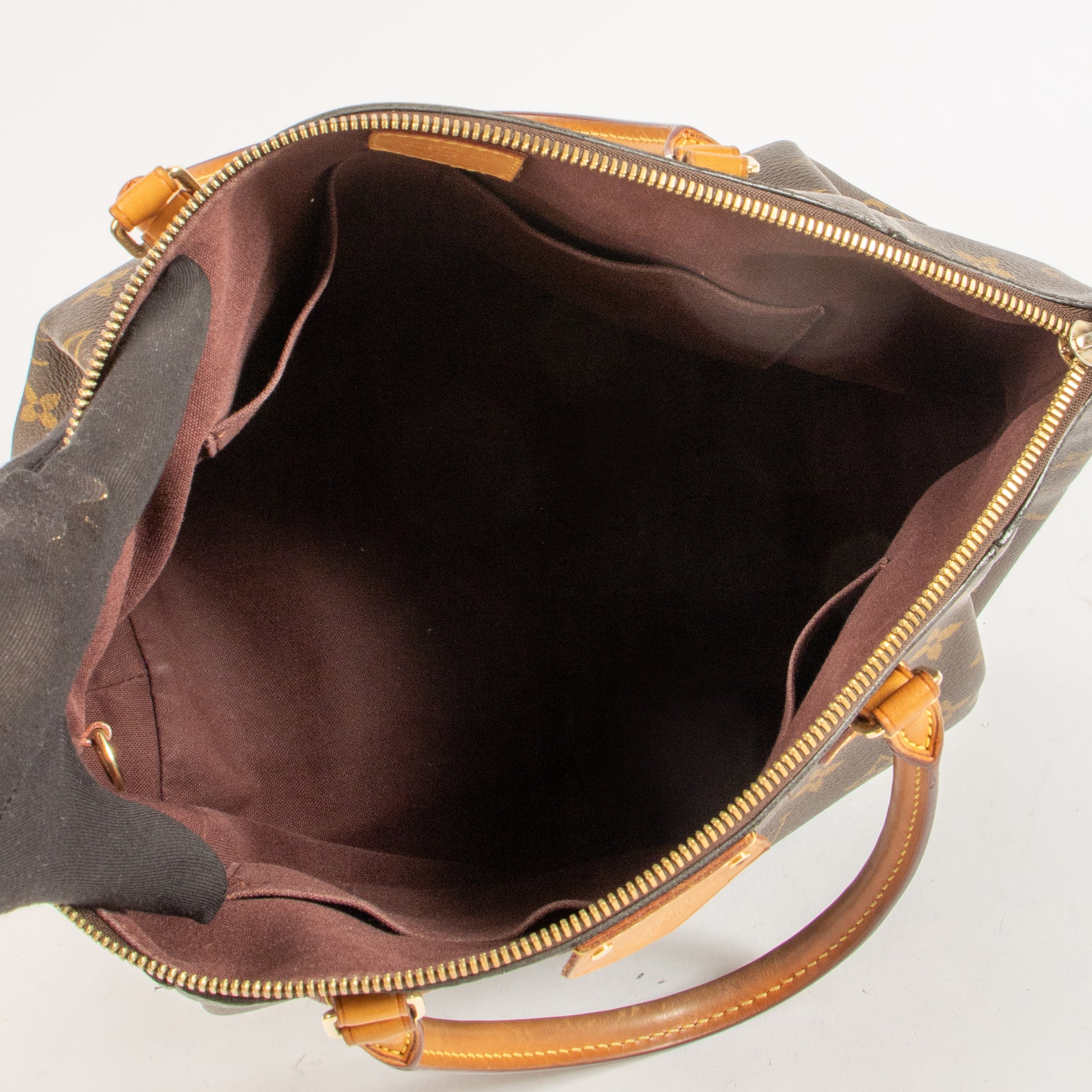 Shop the authentic Louis Vuitton Monogram Turenne MM Bag on Labellov.com !