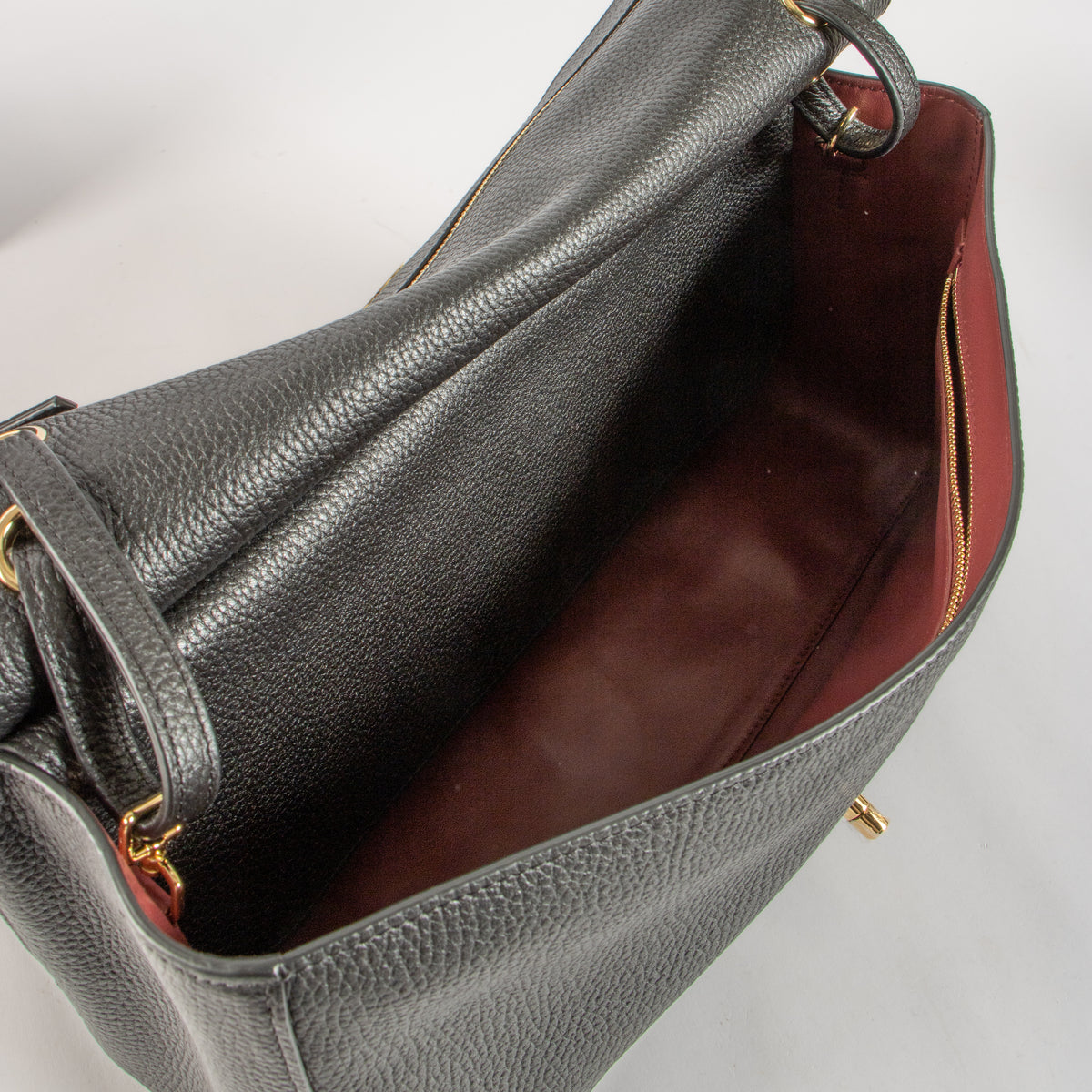 Shop this authentic Chanel 26S Black Grained Calfskin Souplissimo Maxi Flap pre-loved on Labellov.com