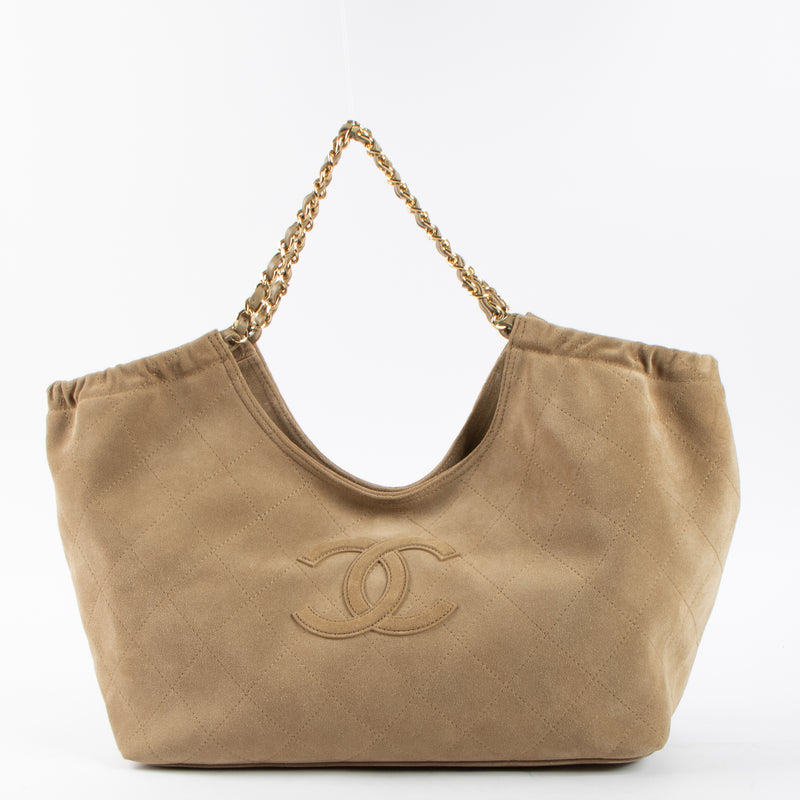Shop this authentic Chanel Beige Suede Quilted Neo Cabas Small Tote FW2026 pre-loved on Labellov.com