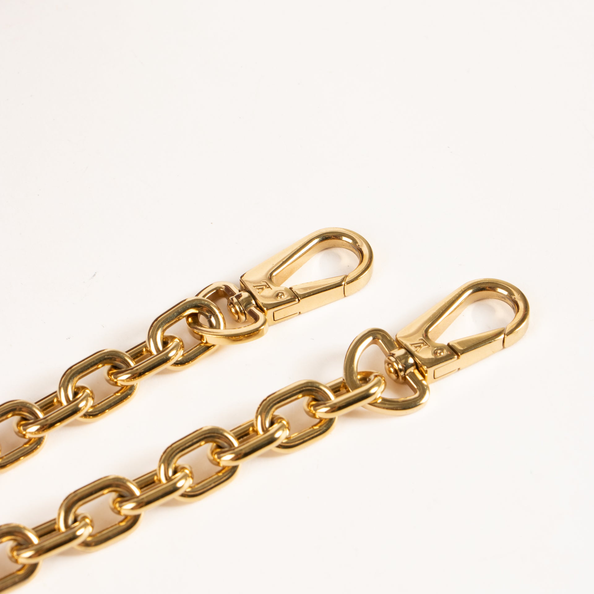 Shop the authentic Louis Vuitton Grenat Monogram Empreinte Speedy Bandoulière 20 Bag on Labellov.com !