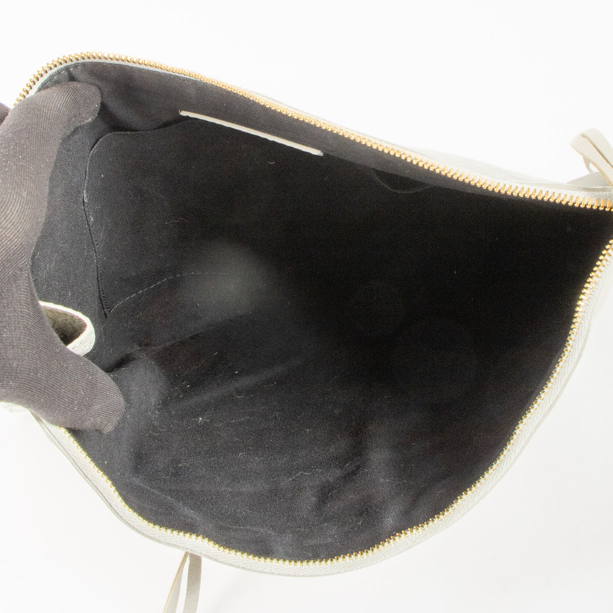 Shop the authentic Balenciaga Grey Clutch second hand on Labellov.com!