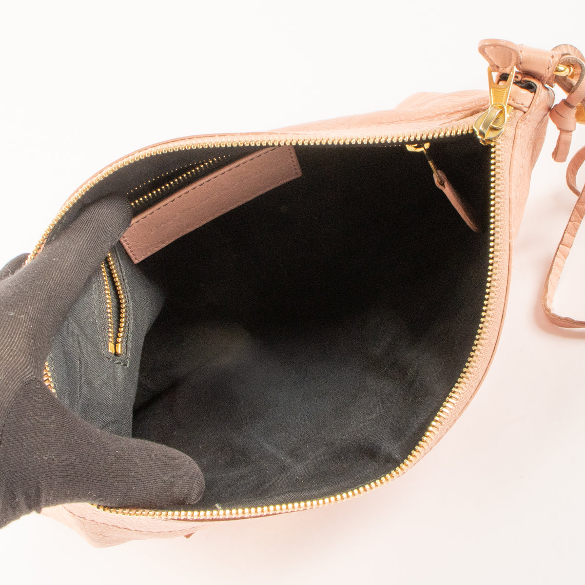 Shop the authentic Balenciaga Pink Clutch second hand on Labellov.com!