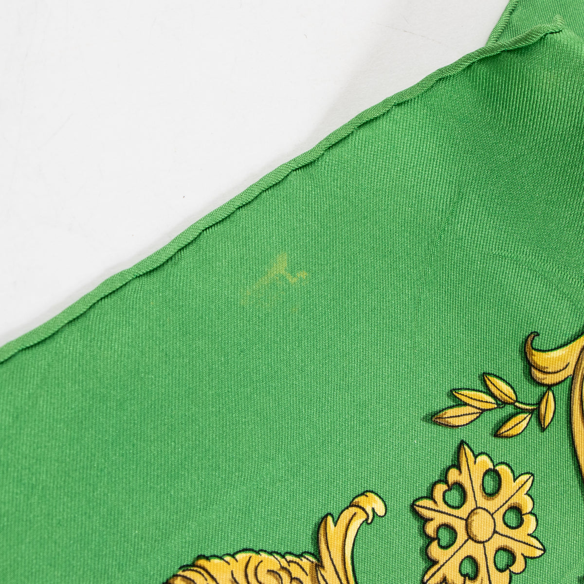 Shop this authentic Hermès Green La Promenade de Longchamps Silk Carré 90 Scarf pre-loved on labellov.com