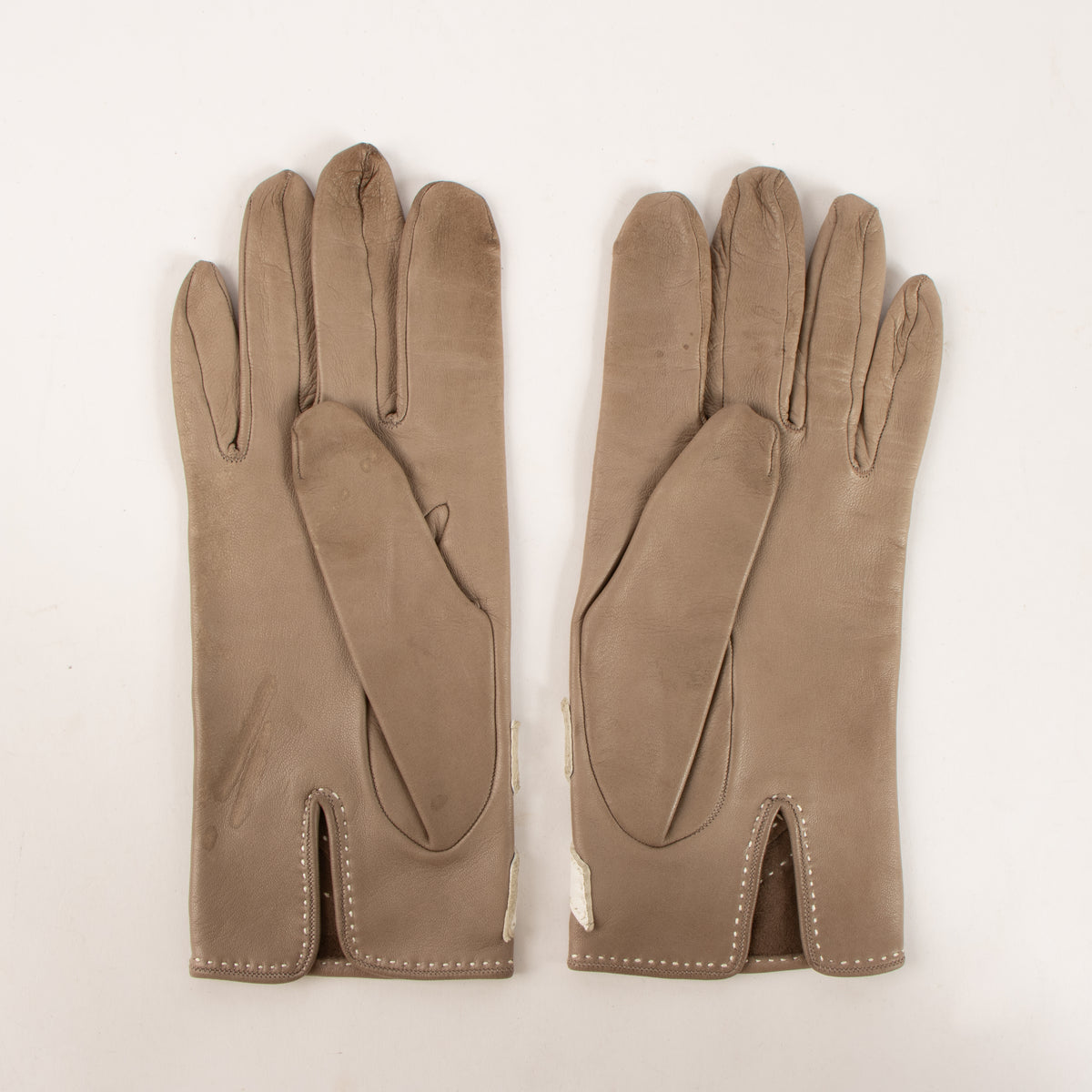 Shop the authentic Hermès Taupe Gloves on Labellov.com.
