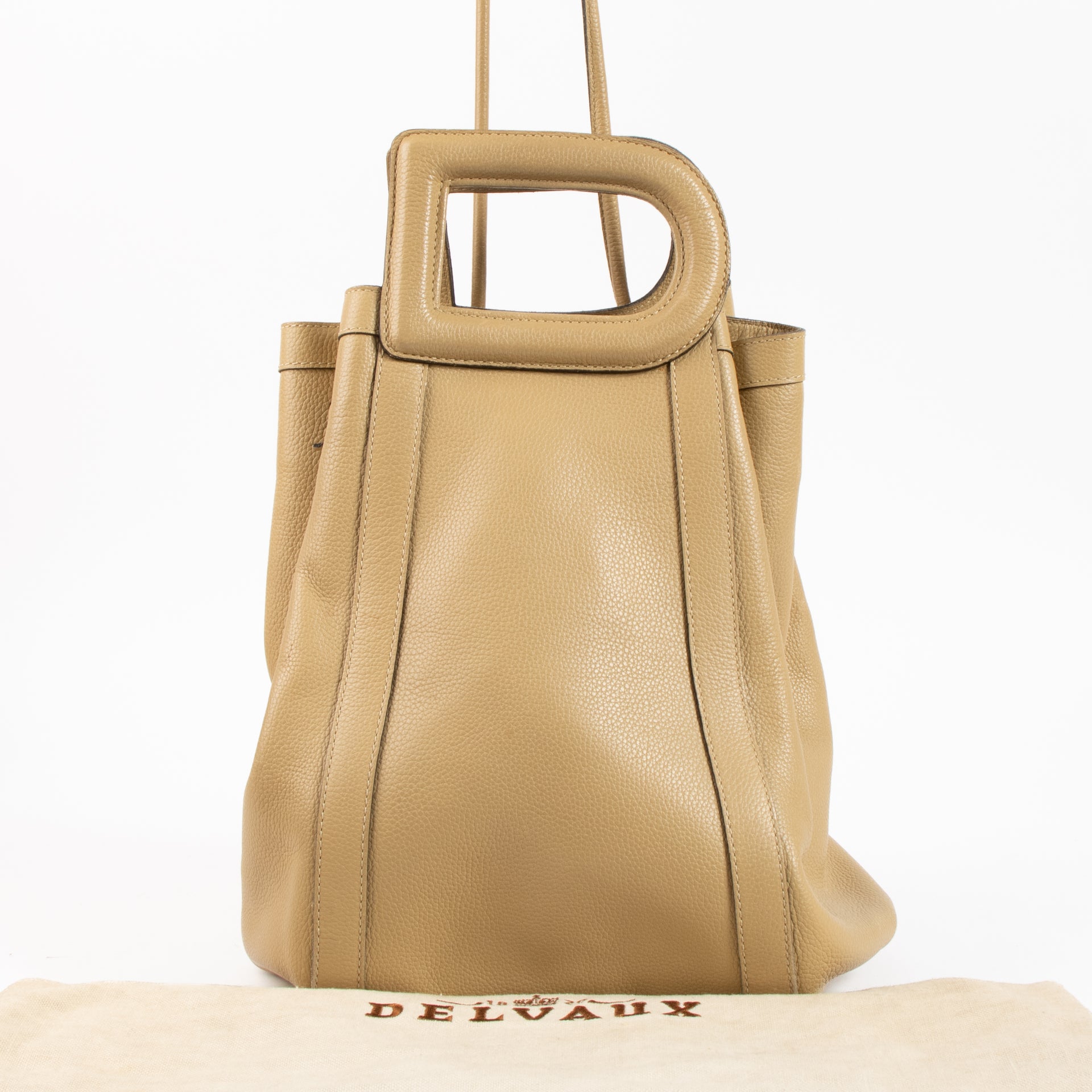 Shop the authentic Delvaux Beige Punch Bag on Labellov.com !