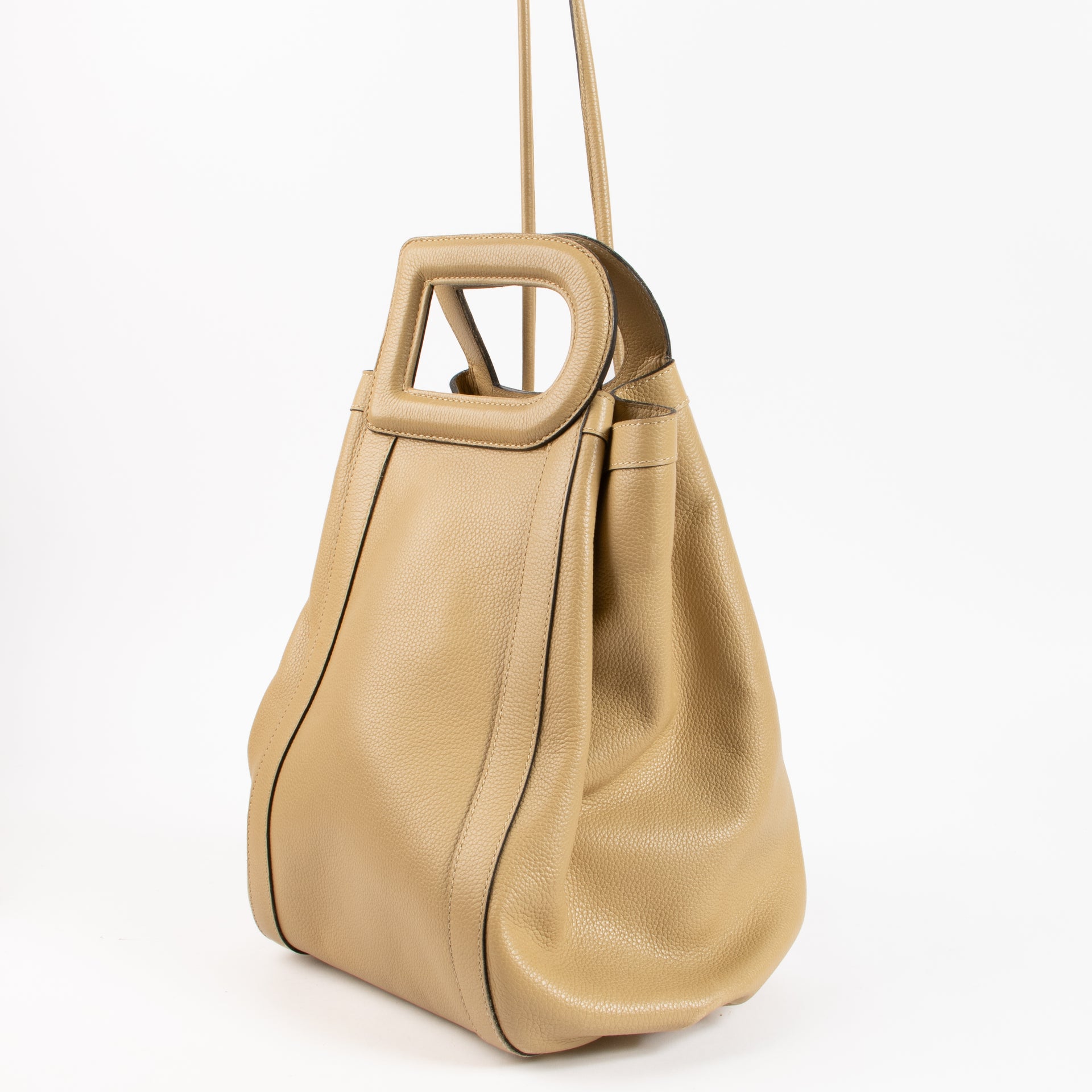 Shop the authentic Delvaux Beige Punch Bag on Labellov.com !