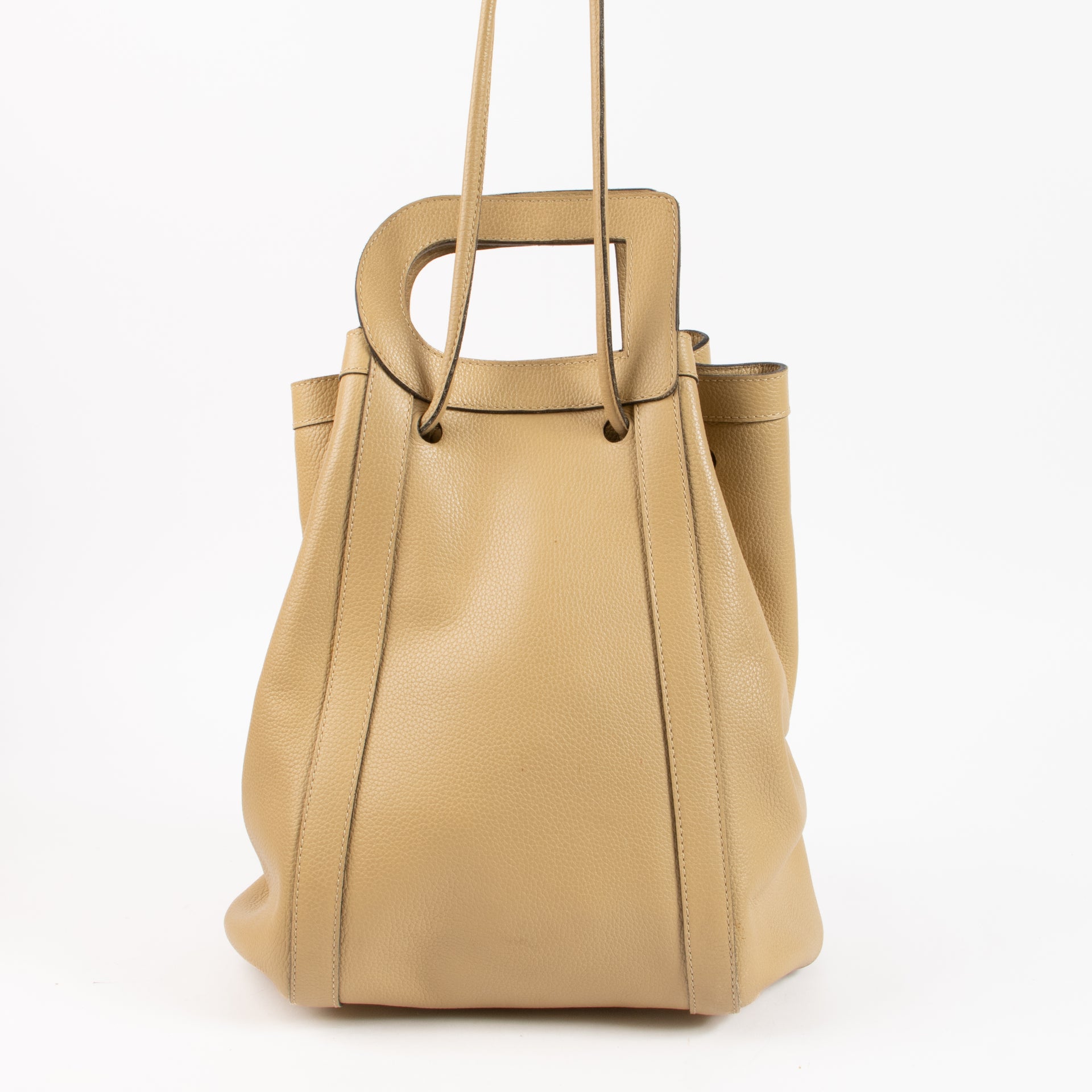 Shop the authentic Delvaux Beige Punch Bag on Labellov.com !