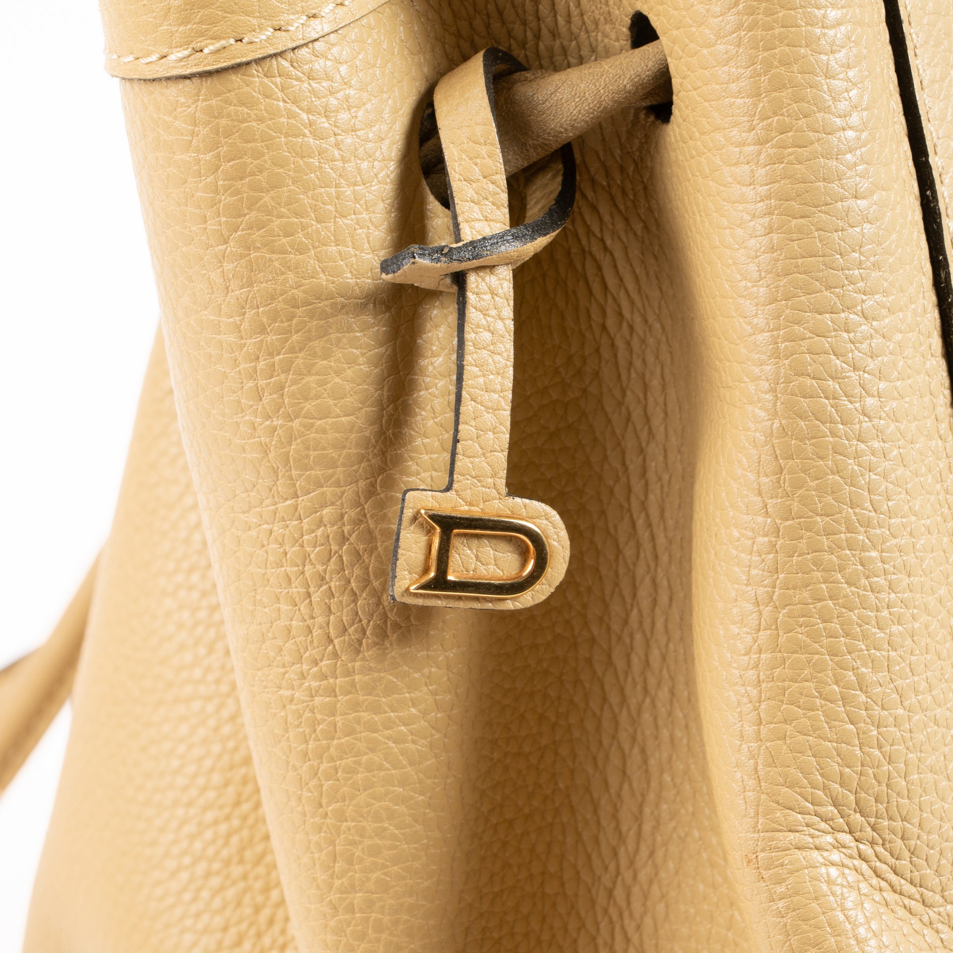 Shop the authentic Delvaux Beige Punch Bag on Labellov.com !