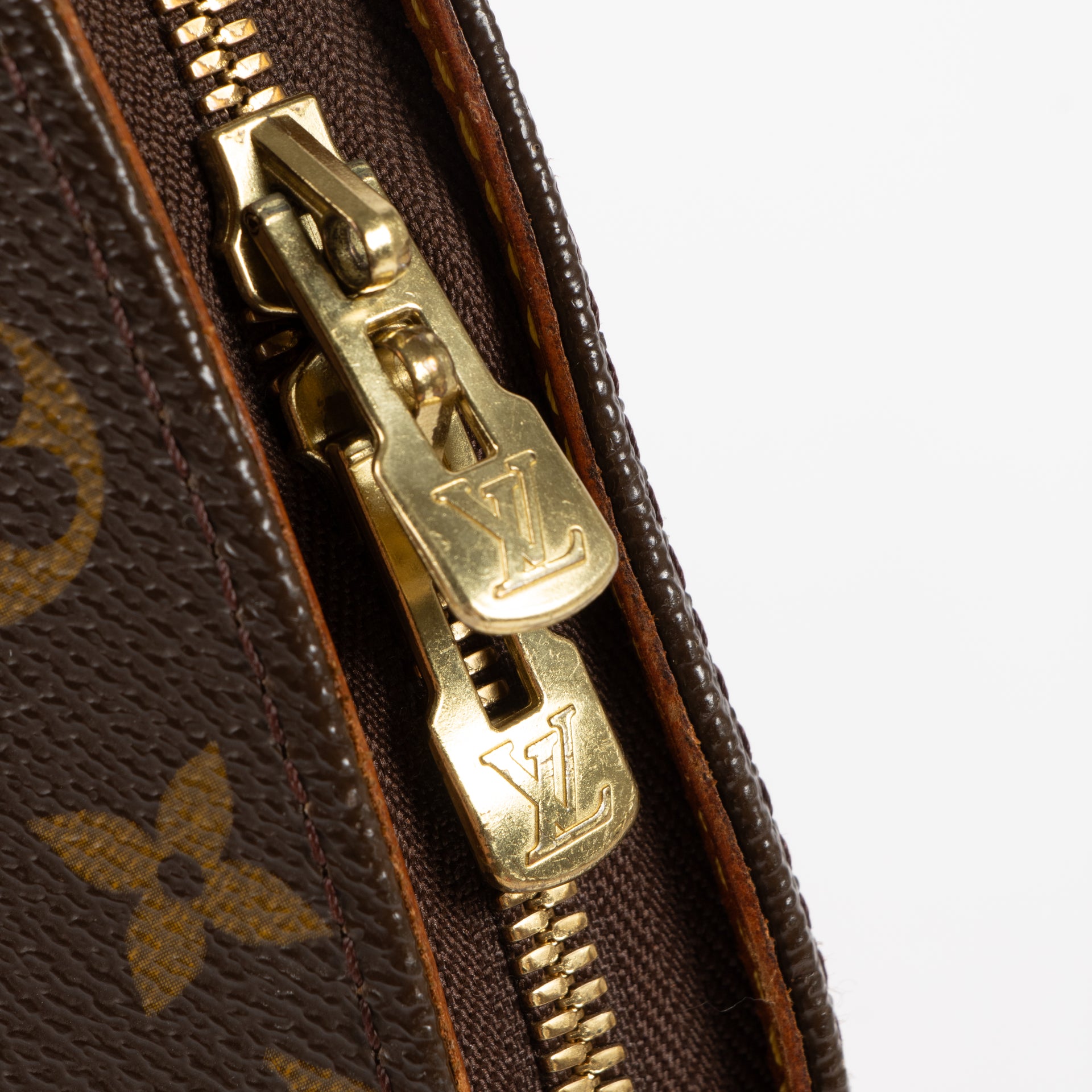 Shop the authentic Louis Vuitton Monogram Canvas Ellipse Bag on Labellov.com !