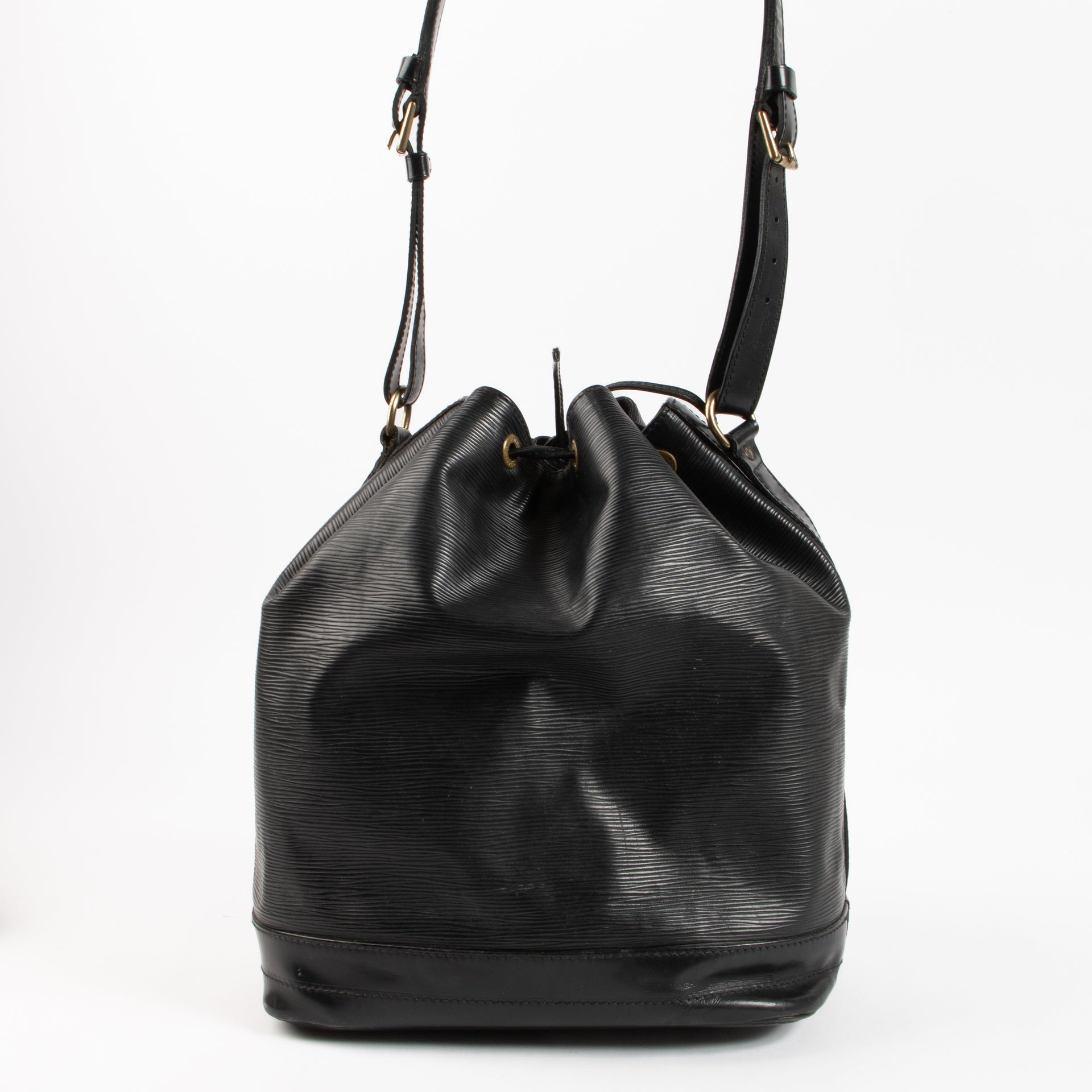 Shop the authentic Louis Vuitton Black Epi Leather Noé Bag on Labellov.com !
