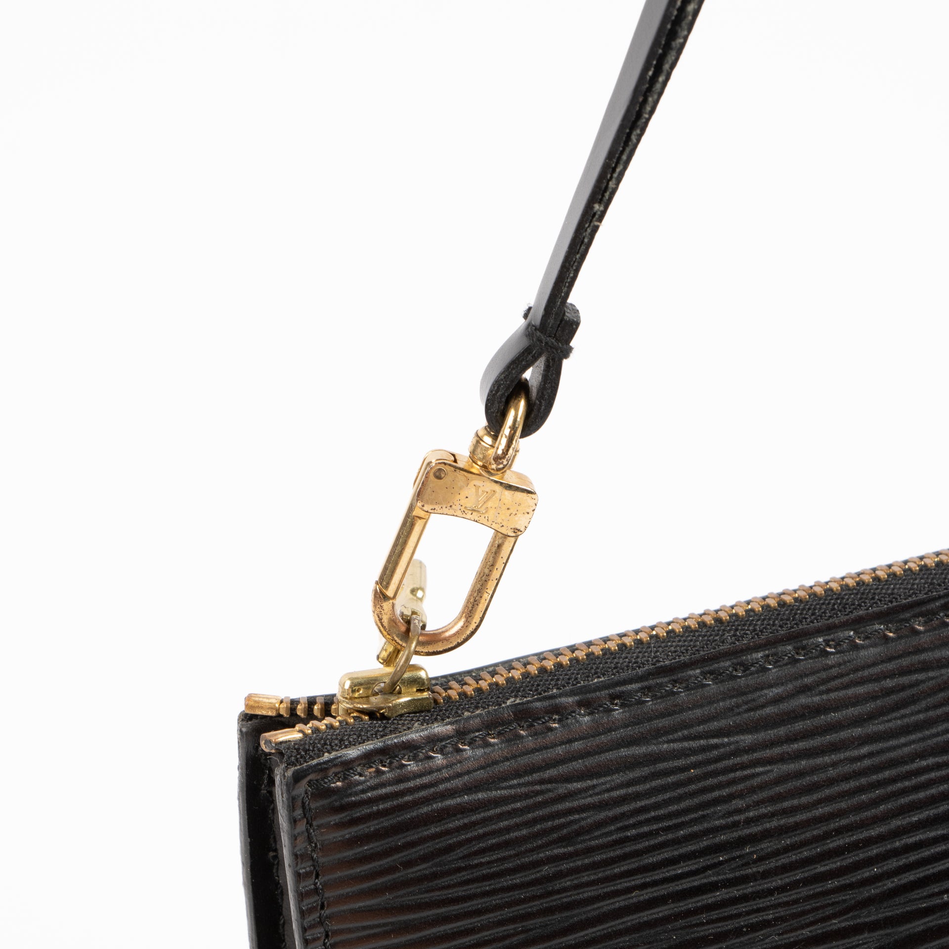 Shop the authentic Louis Vuitton Black Epi Leather on Labellov.com !
