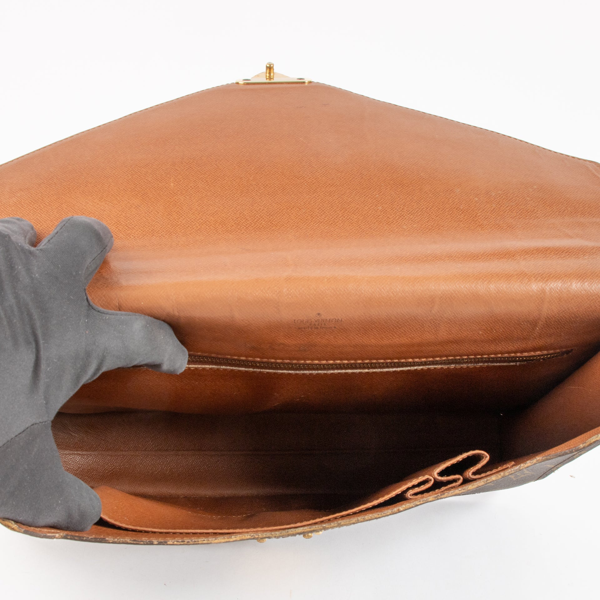 Shop the authentic Louis Vuitton Monogram Porte-Documents Bandoulière Briefcase on Labellov.com !