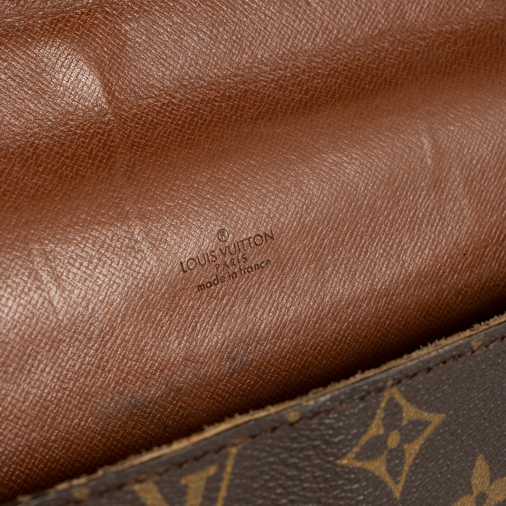 Shop the authentic Louis Vuitton Monogram Porte-Documents Bandoulière Briefcase on Labellov.com !