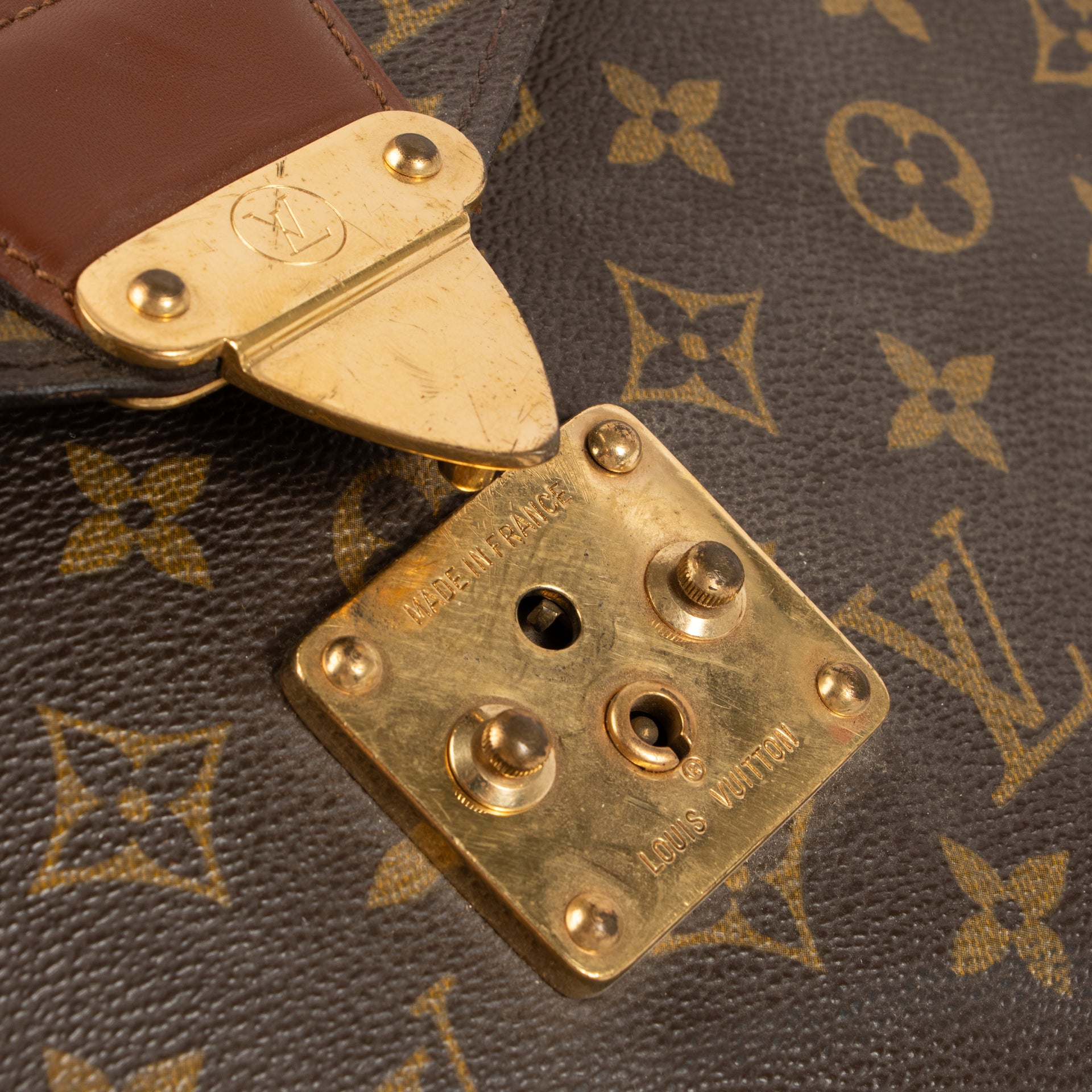 Shop the authentic Louis Vuitton Monogram Porte-Documents Bandoulière Briefcase on Labellov.com !
