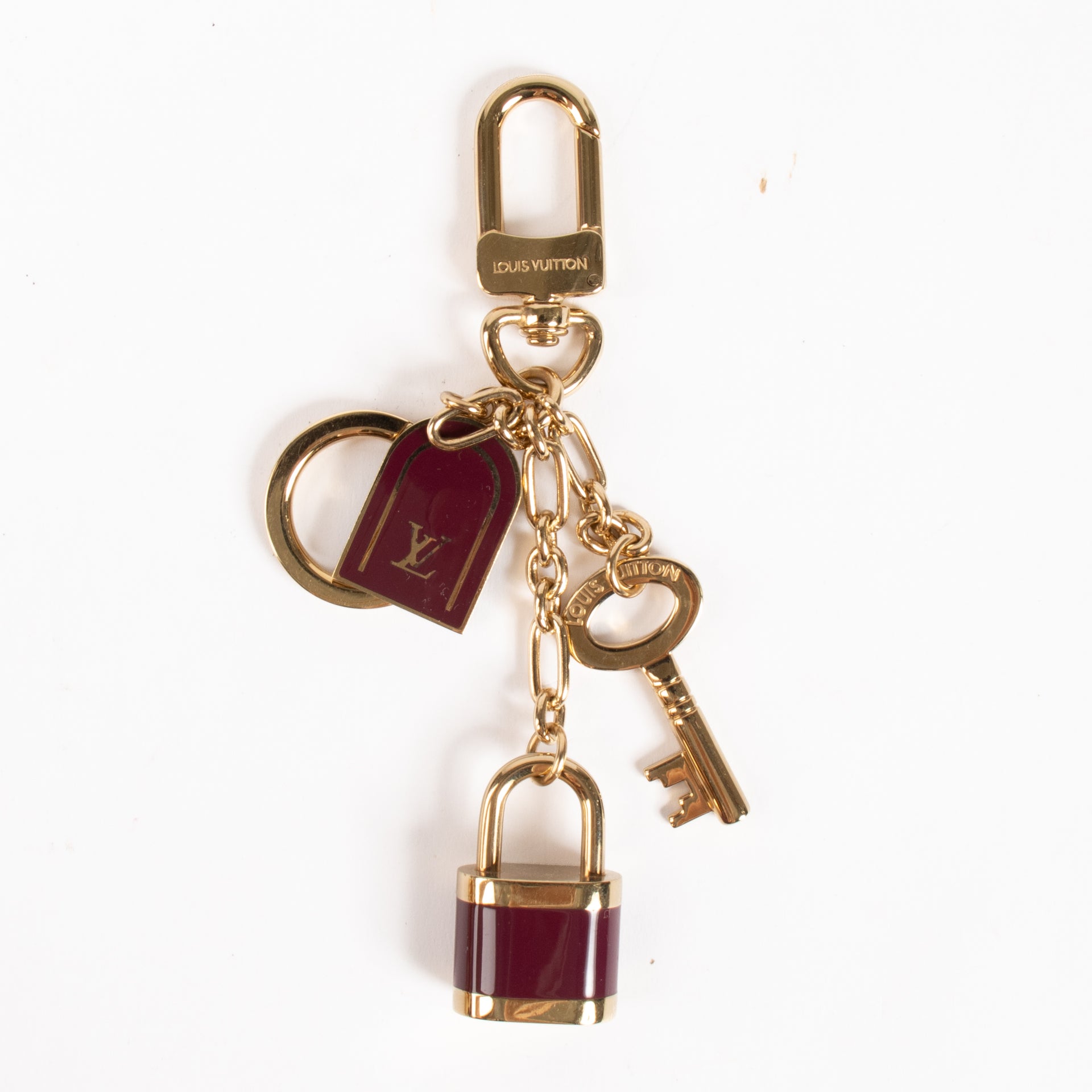 Shop the authentic Louis Vuitton Gold Key Chain on Labellov.com !