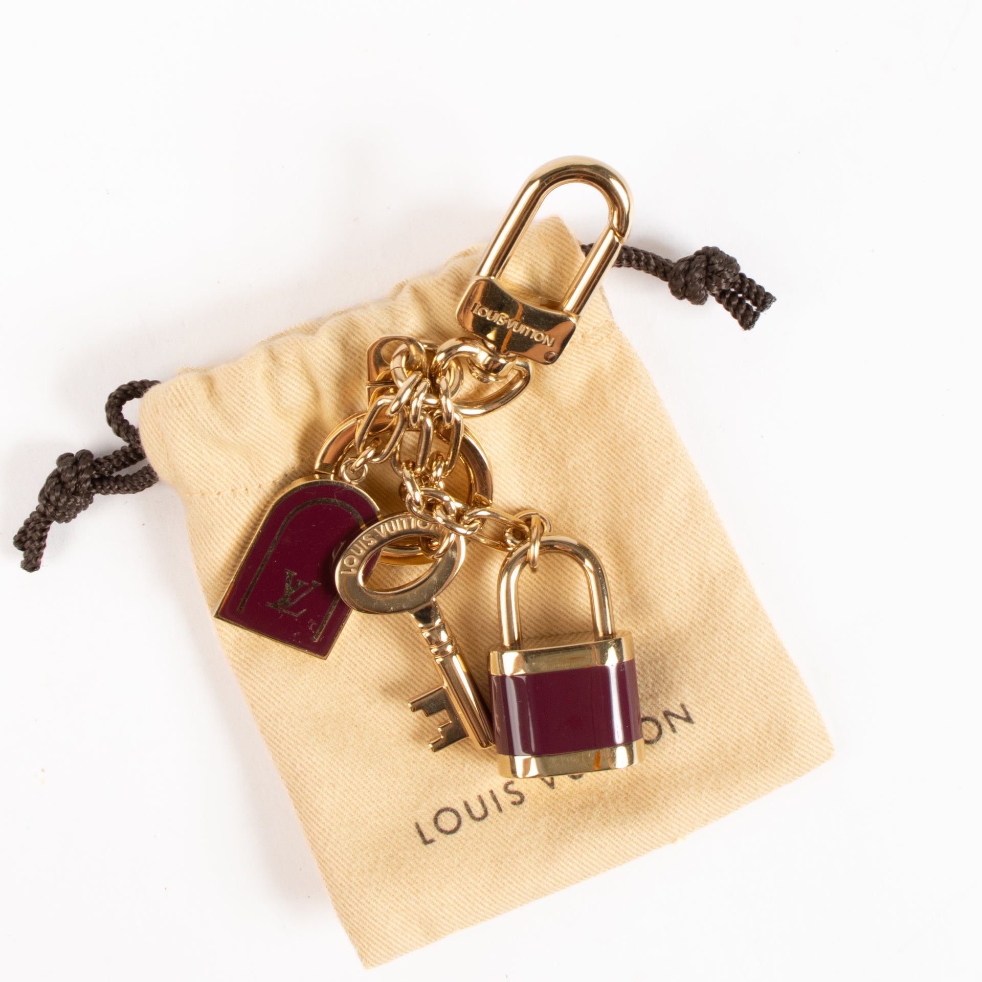Shop the authentic Louis Vuitton Gold Key Chain on Labellov.com !
