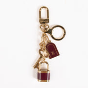 Shop the authentic Louis Vuitton Gold Key Chain on Labellov.com !