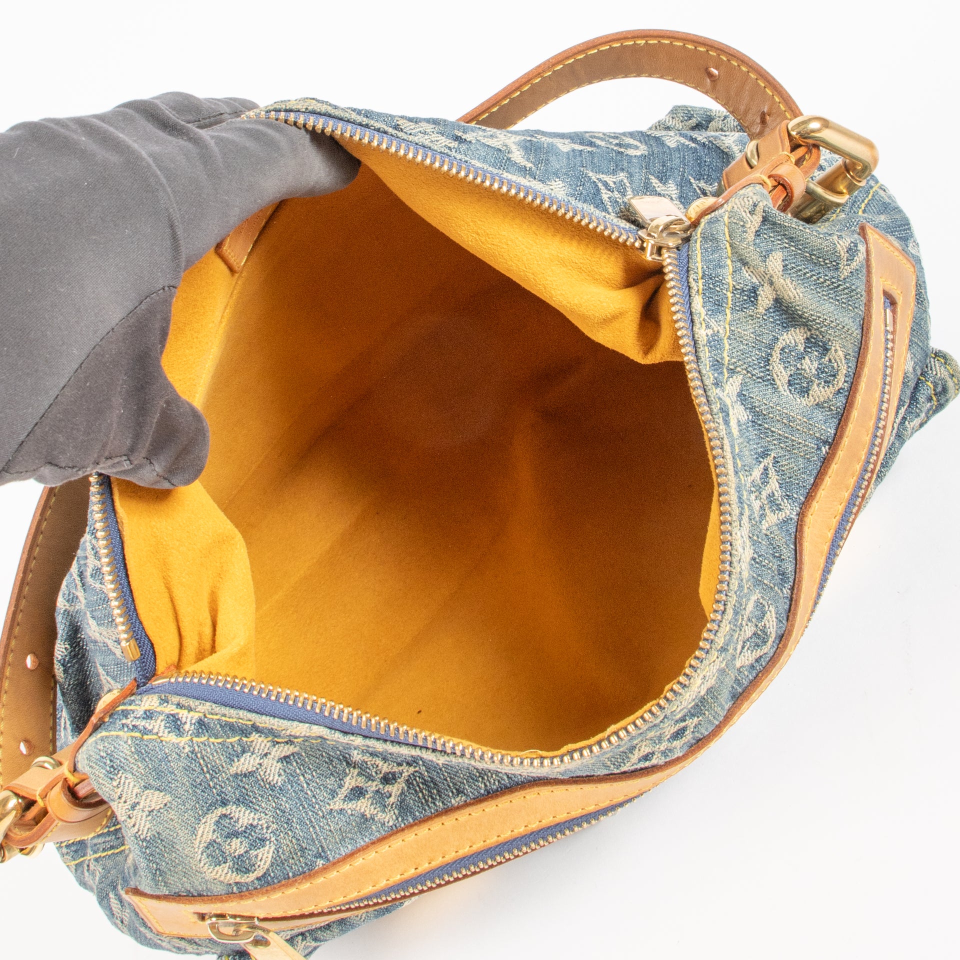 Shop the authentic Louis Vuitton Monogram Denim Baggy on Labellov.com !