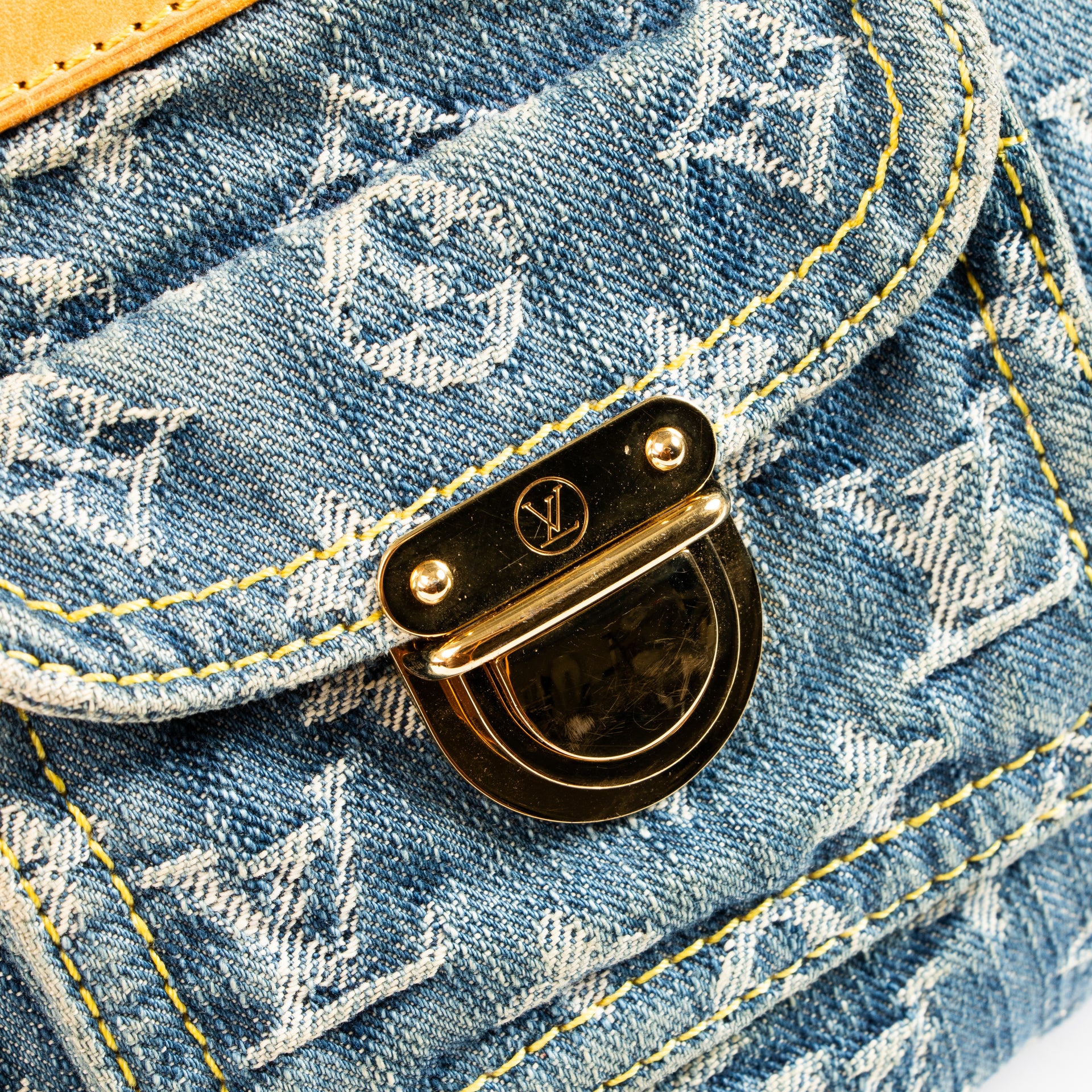 Shop the authentic Louis Vuitton Monogram Denim Baggy on Labellov.com !