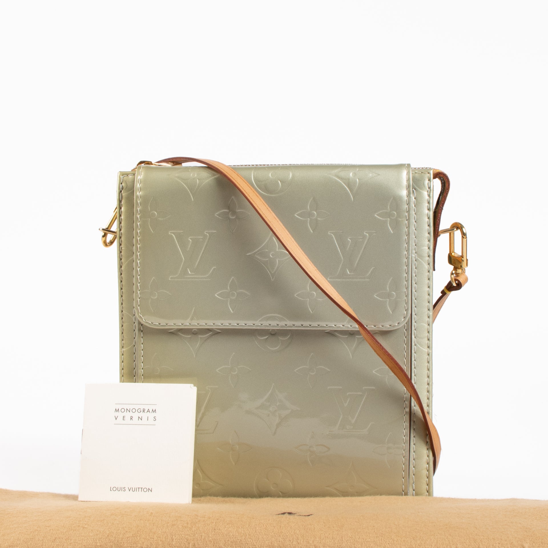 Shop the authentic Louis Vuitton Peppermint Vernis Mott Bag on Labellov.com !